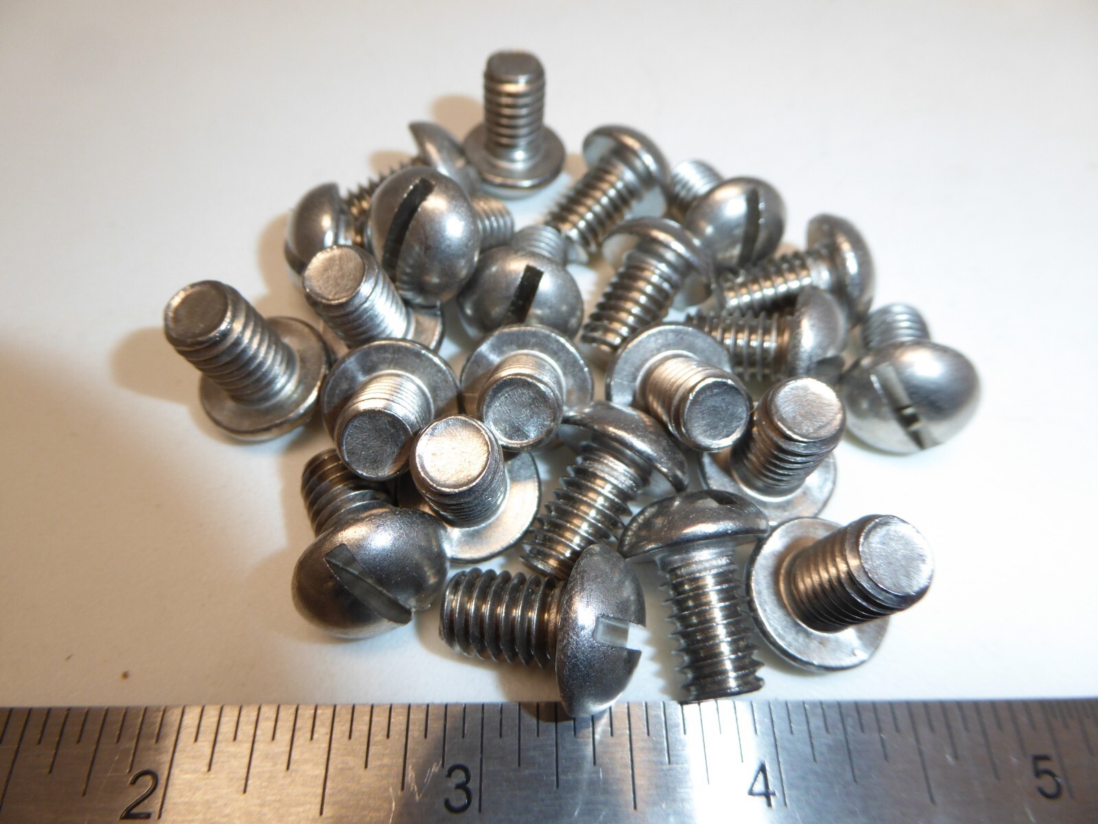 5/16-18 x 1/2 Round Head Slotted Machine Screw SS 18-8 VINTAGE USA Made Qty 20
