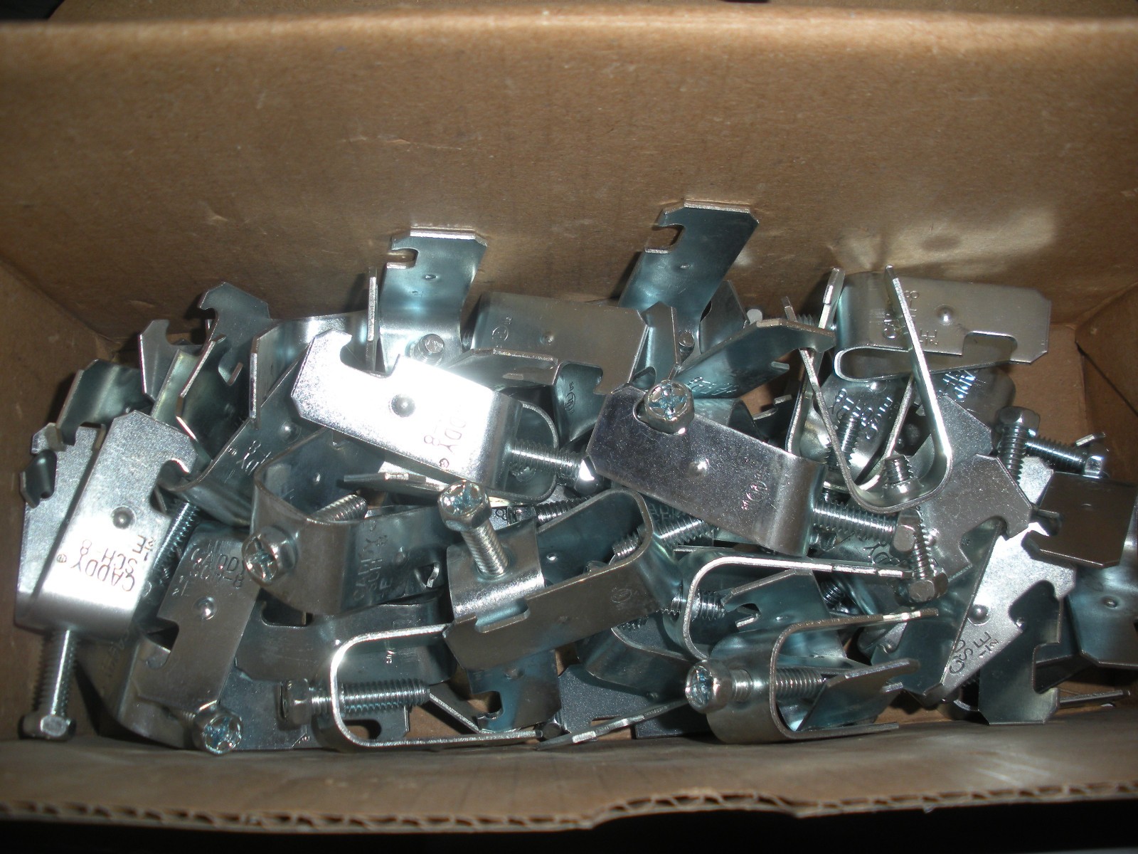 1/2″ EMT conduit strut strap clamp Caddy Nvent SCH8 lot of 50pcs