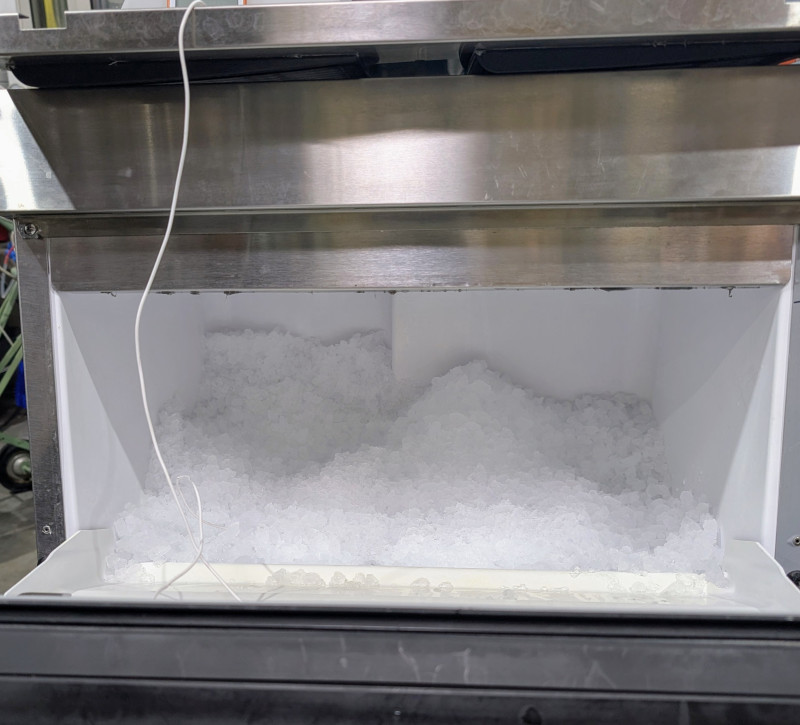 Hoshizaki F-330BAJ Flaker Ice Maker, Air-Cooled, Built in Storage Bin
