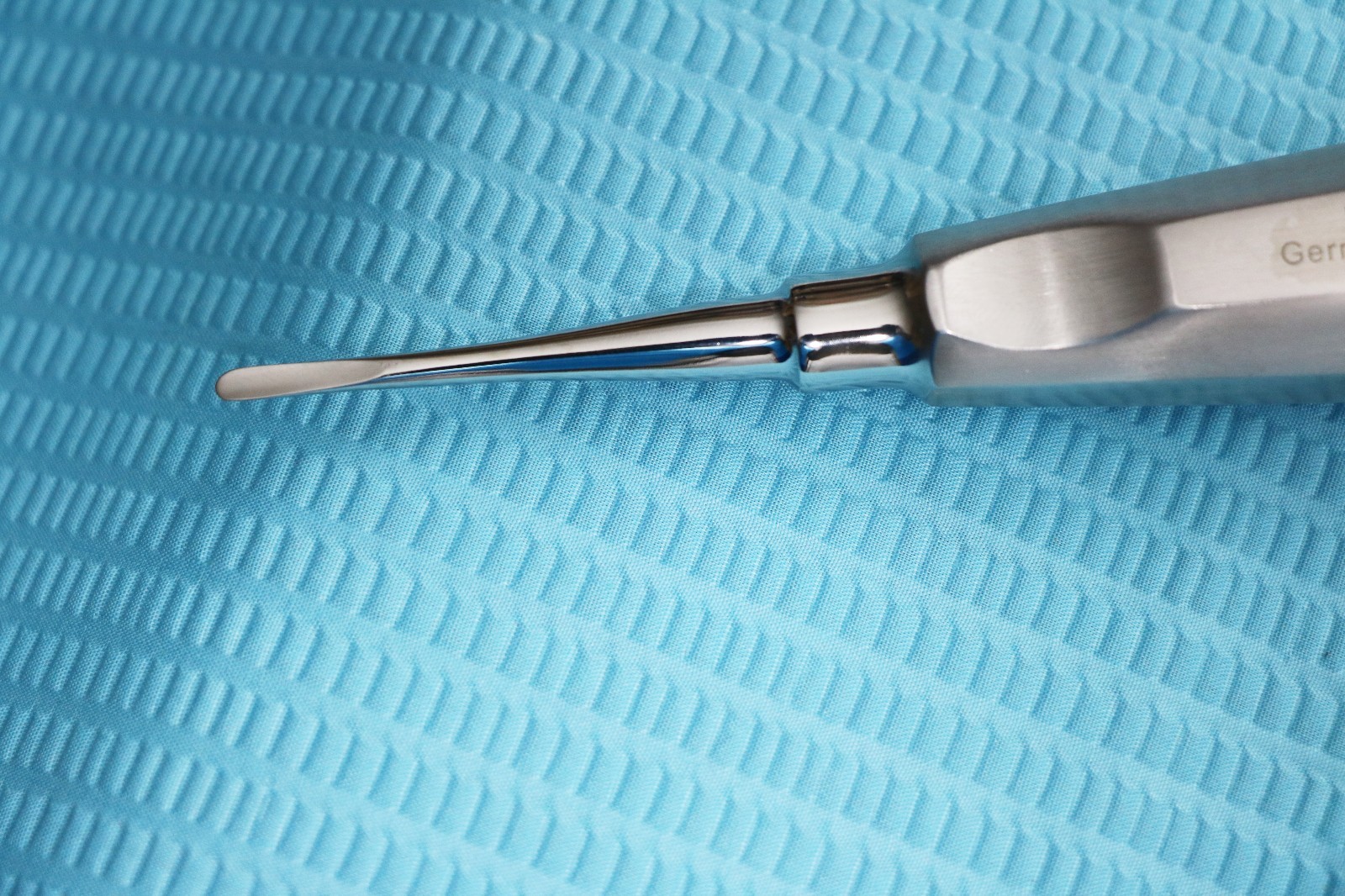 GERMAN 3MM STRAIGHT DENTAL SURGERY EXTRACTING EXTRACTION LUXATING ELEVATOR-GOLD