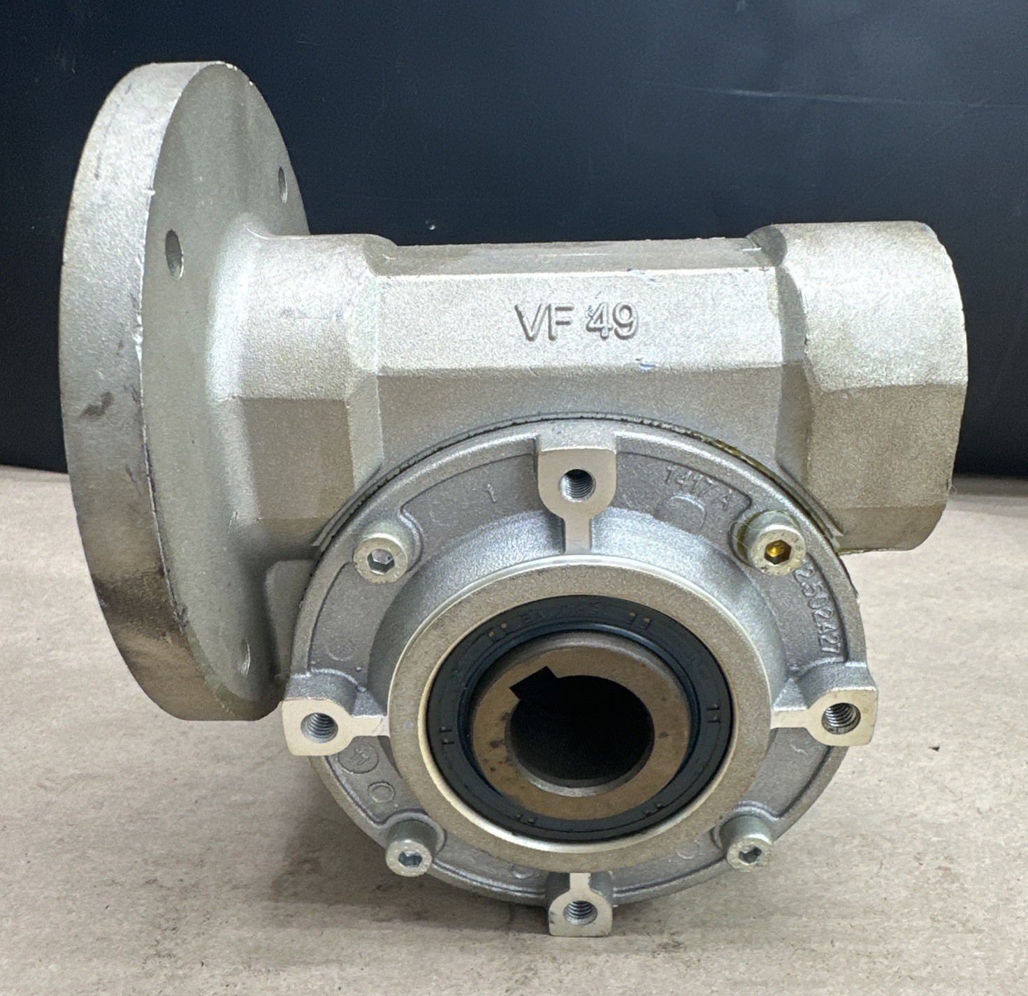 Bonfiglioli VF 49 F2 P80 B14 / B3 28:1 Right Angle Speed Reducer 200670218 🇺🇸