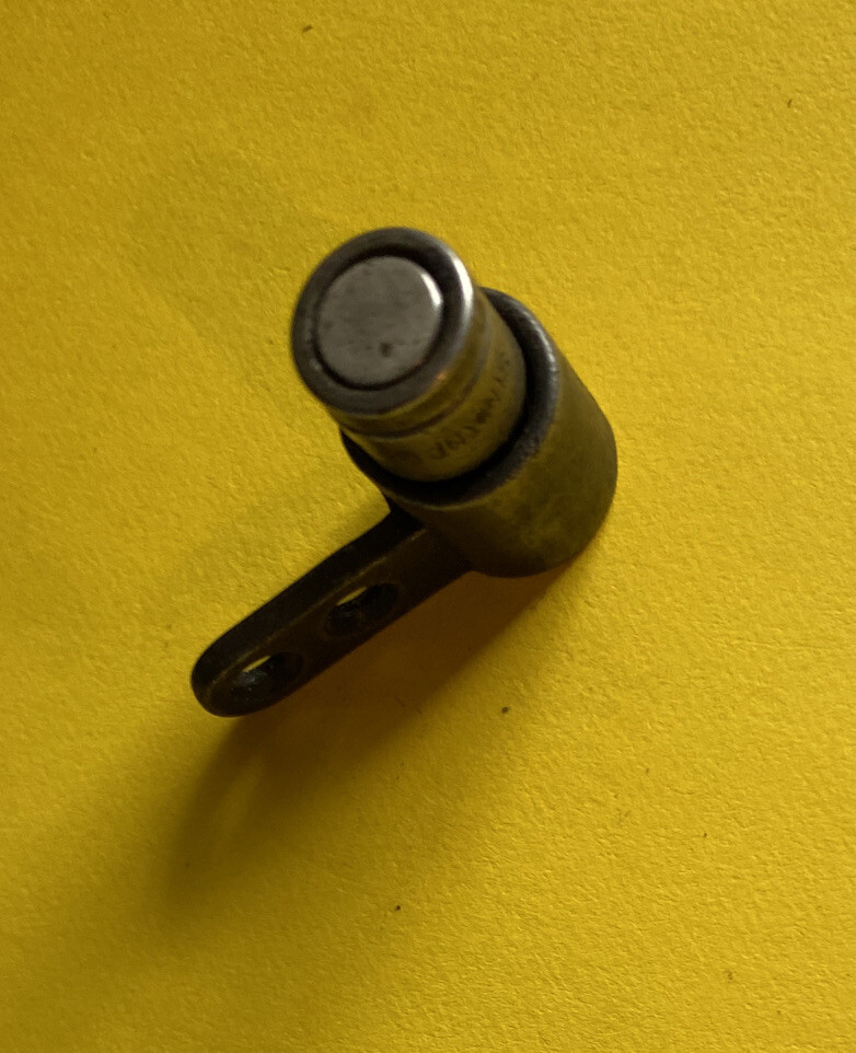 *USED* 223711-SINGER-THREAD RETAINER-FOR SEWING MACHINES-FREE SHIPPING*