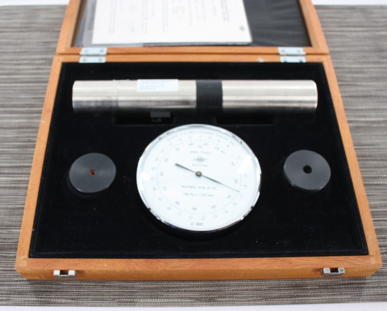 Bruel & Kjaer Barometer Pistonphone Sound Calibration Equipment 4220 Denmark