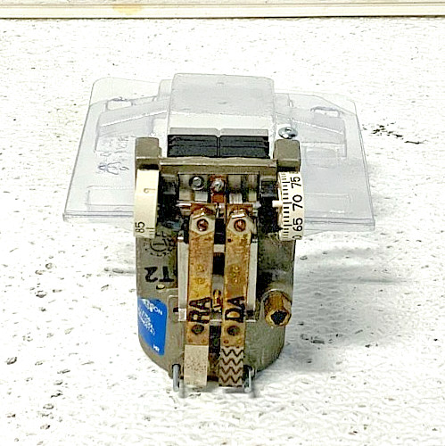 NEW Johnson Controls T-4756-201 Pneumatic Dual Temp Heat & Cold Thermostat 243G