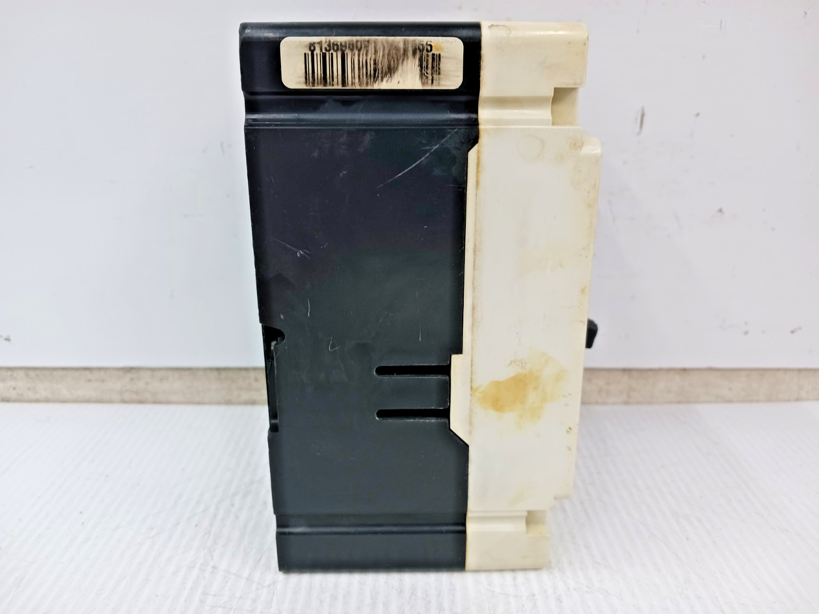 Cutler Hammer 15 Amp Circuit Breaker 3 Pole 480 VAC / 250 VDC 14kA EHD3015