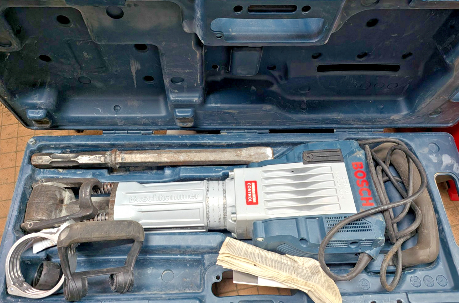 🤠 BOSCH CORDED DEMOLITION JACKHAMMER GSH16 – 28