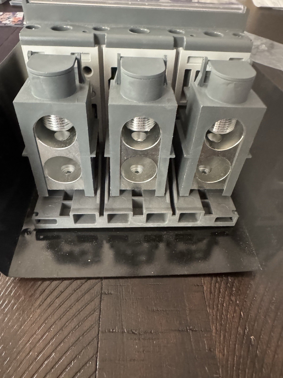 ABB SACE Tmax XT5H 400 ReliaGear 3 Pole 400 Amp 480V Circuit Breaker XT5H & KIT
