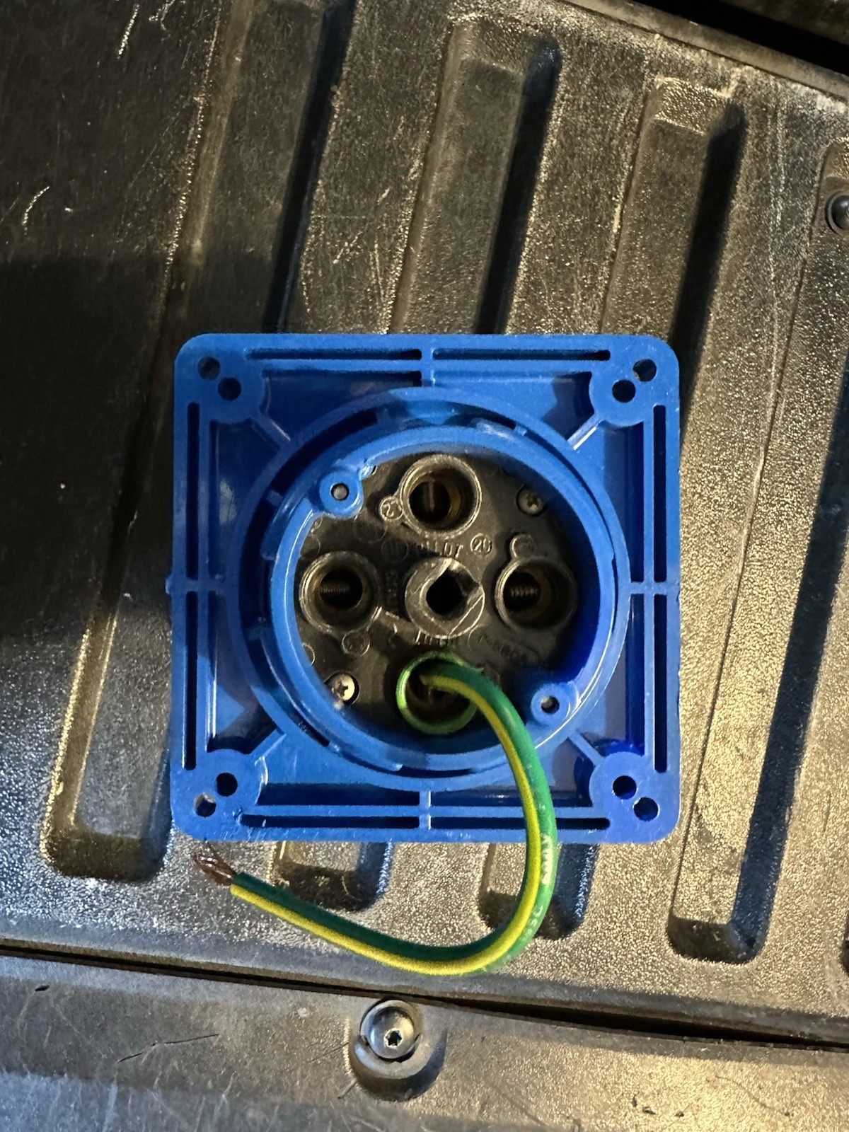 Hubbell 60A Pin & Sleeve Receptacle 460R9V0 (often listed as HBL460R9W)