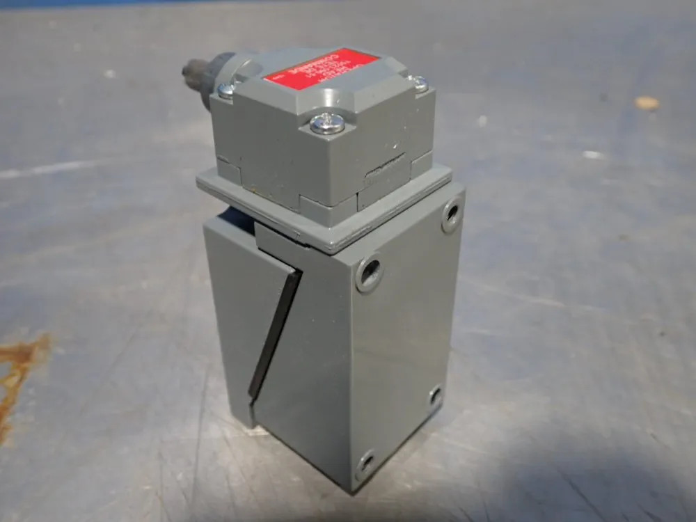 ALLEN BRADLEY 802T-ATPD LIMIT SWITCH 04200480964