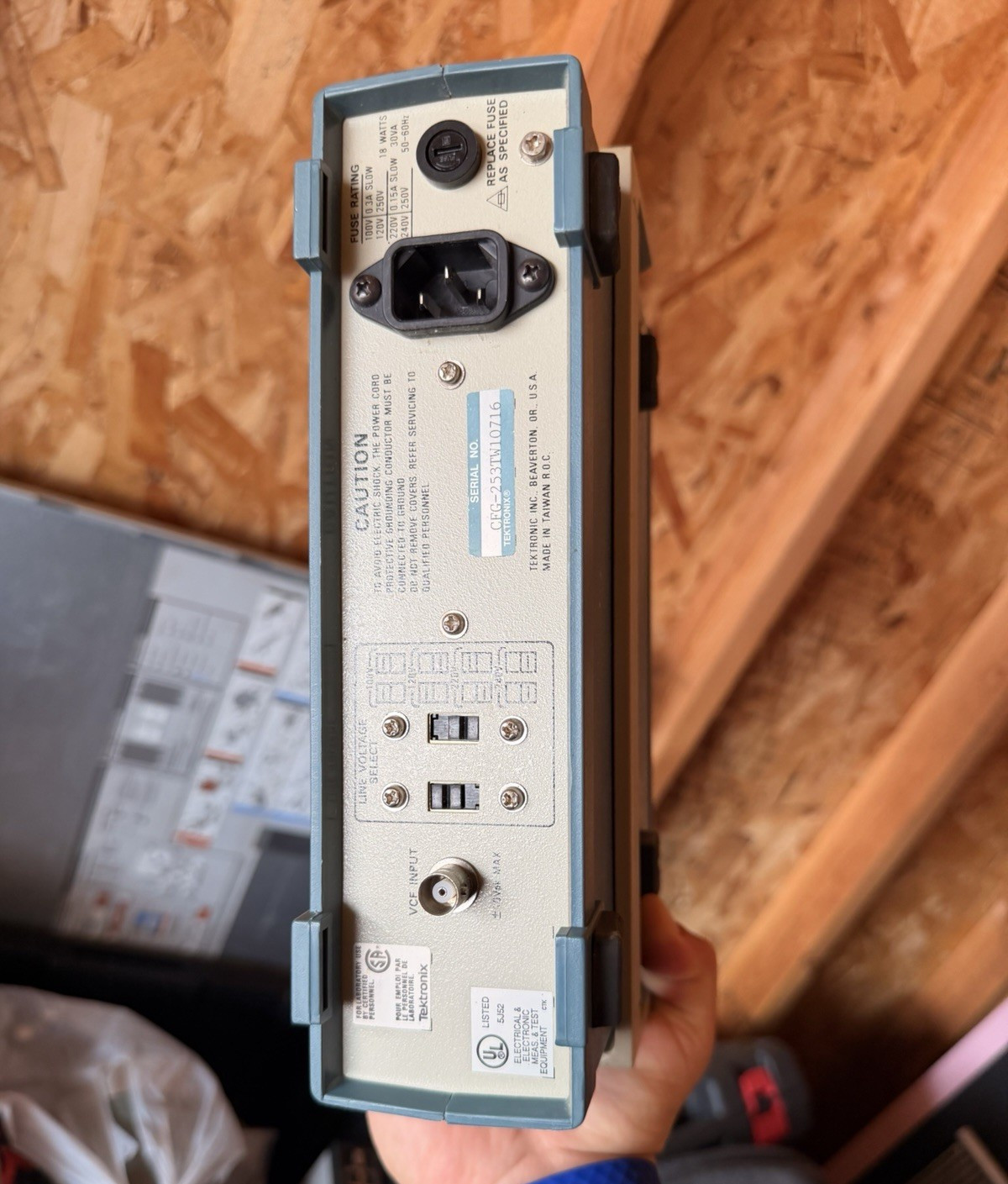 Tektronix CFG253 Function Generator 1 mHz-1 MHz Frequency Range