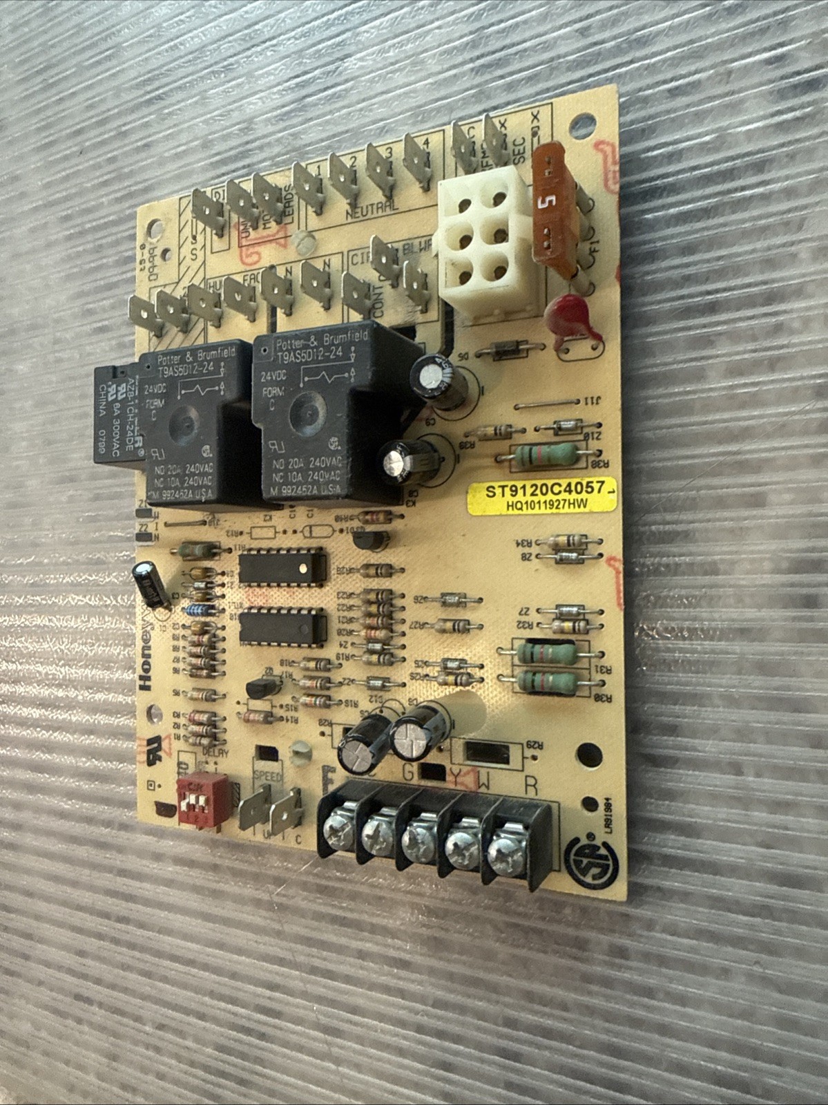 Honeywell HQ1011927HW Furnace Control Circuit Board (ST9120C4057)