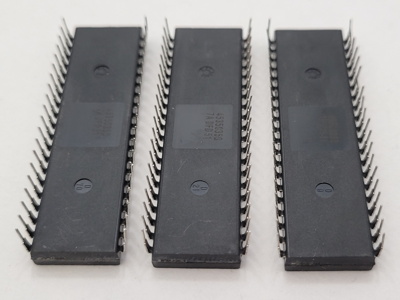 3PC Intel P8031AH Microcontroller 8-Bit 40-Pin 3.5 MHz to 12 MHz DIP40 Socket