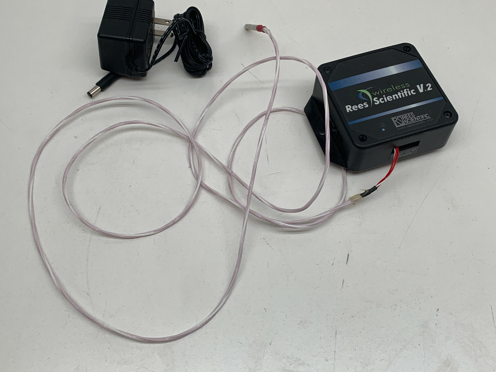 Rees Scientific V.2 Wireless Automated Temperature Monitor with Sensor and Plug