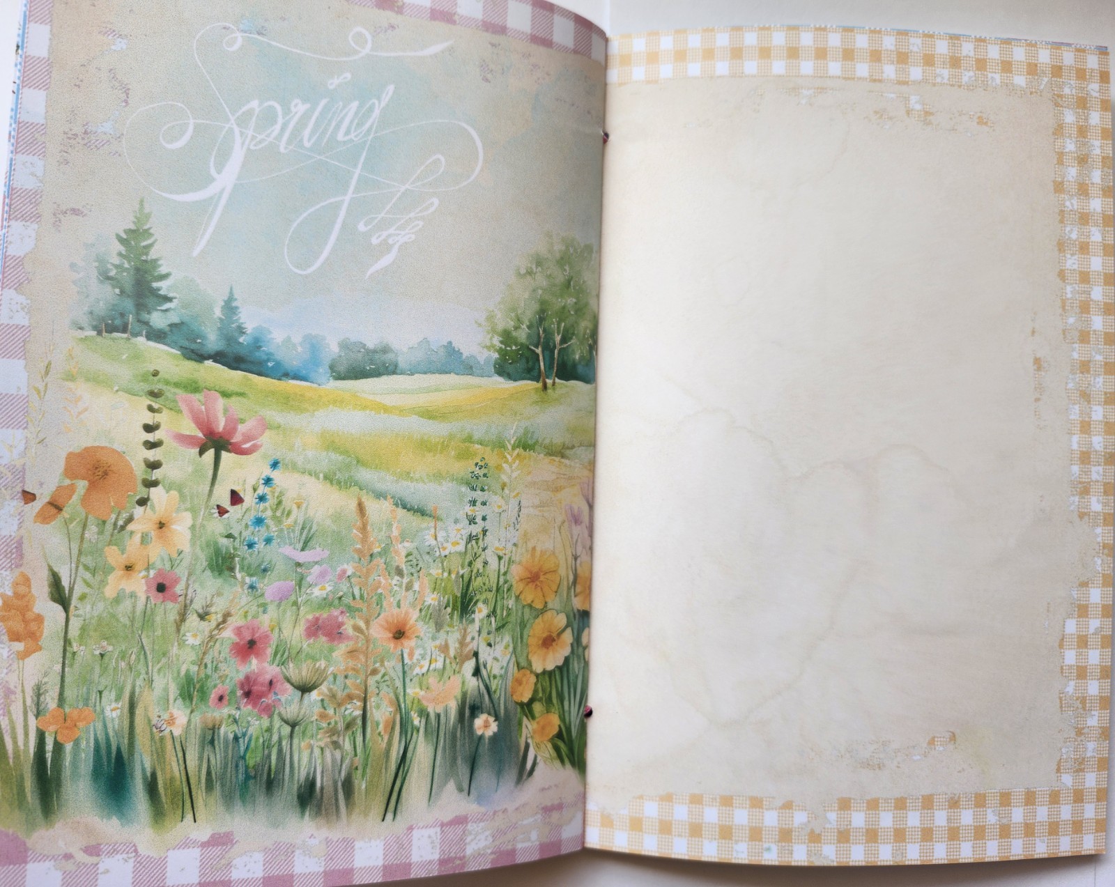 Junk Journal Booklet «COUNTRY GINGHAM» Farmhouse Cards, Pockets Ephemera 40Pg