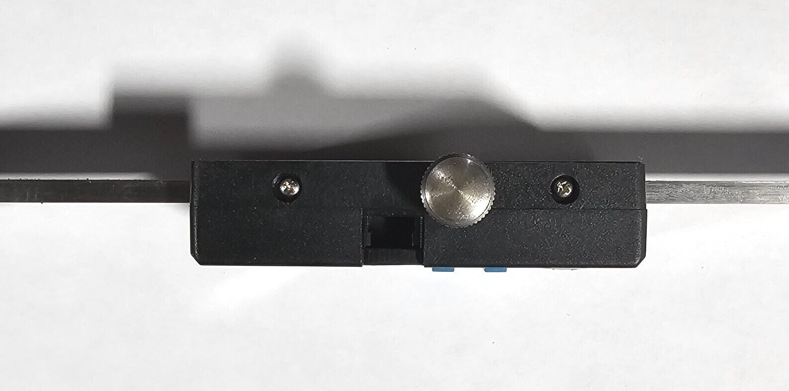 VERTICAL LINEAR SCALE WITH DIGITAL READOUT **VARIOUS SIZES AVAIABLE**