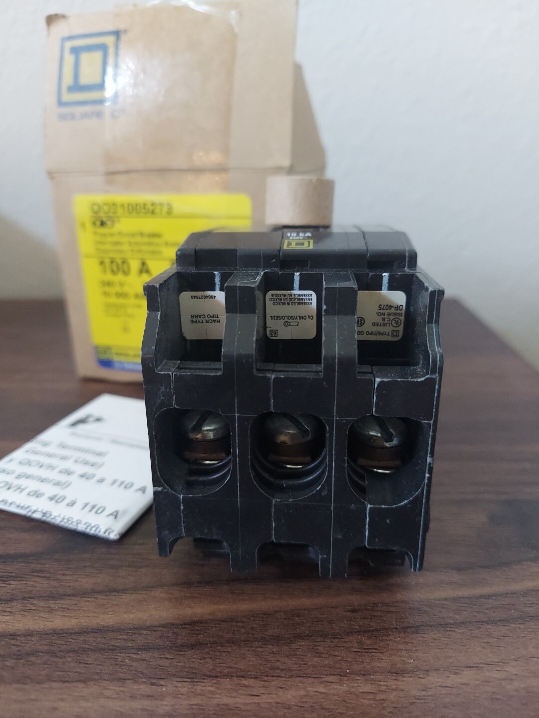 Square D QO31005273 3 pole 100 amp FOR RING TERMINAL PLUG IN/ON Circuit Breaker