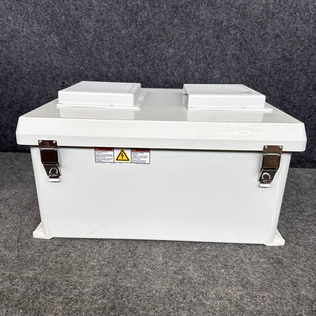 L-COM Vented Weatherproof NEMA Enclosure w/Mounting Plate and Cooling Fans*