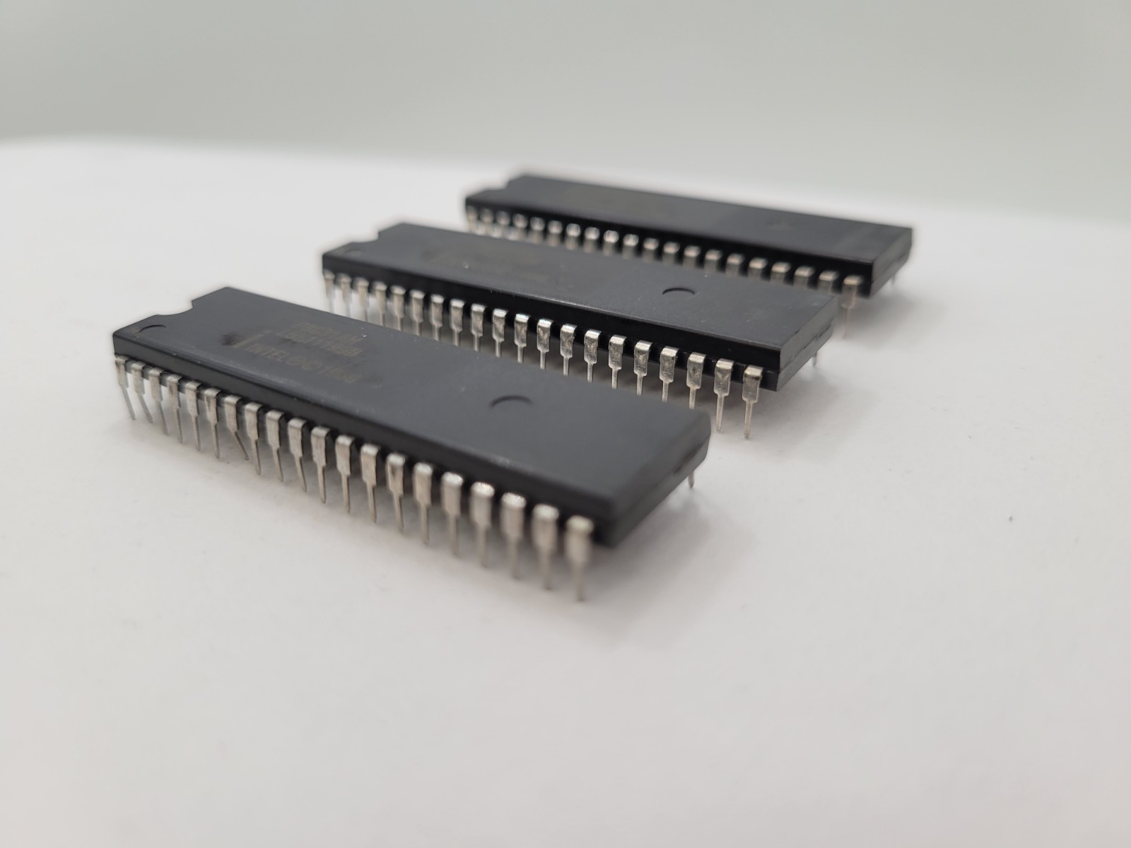 3PC Intel P8031AH Microcontroller 8-Bit 40-Pin 3.5 MHz to 12 MHz DIP40 Socket