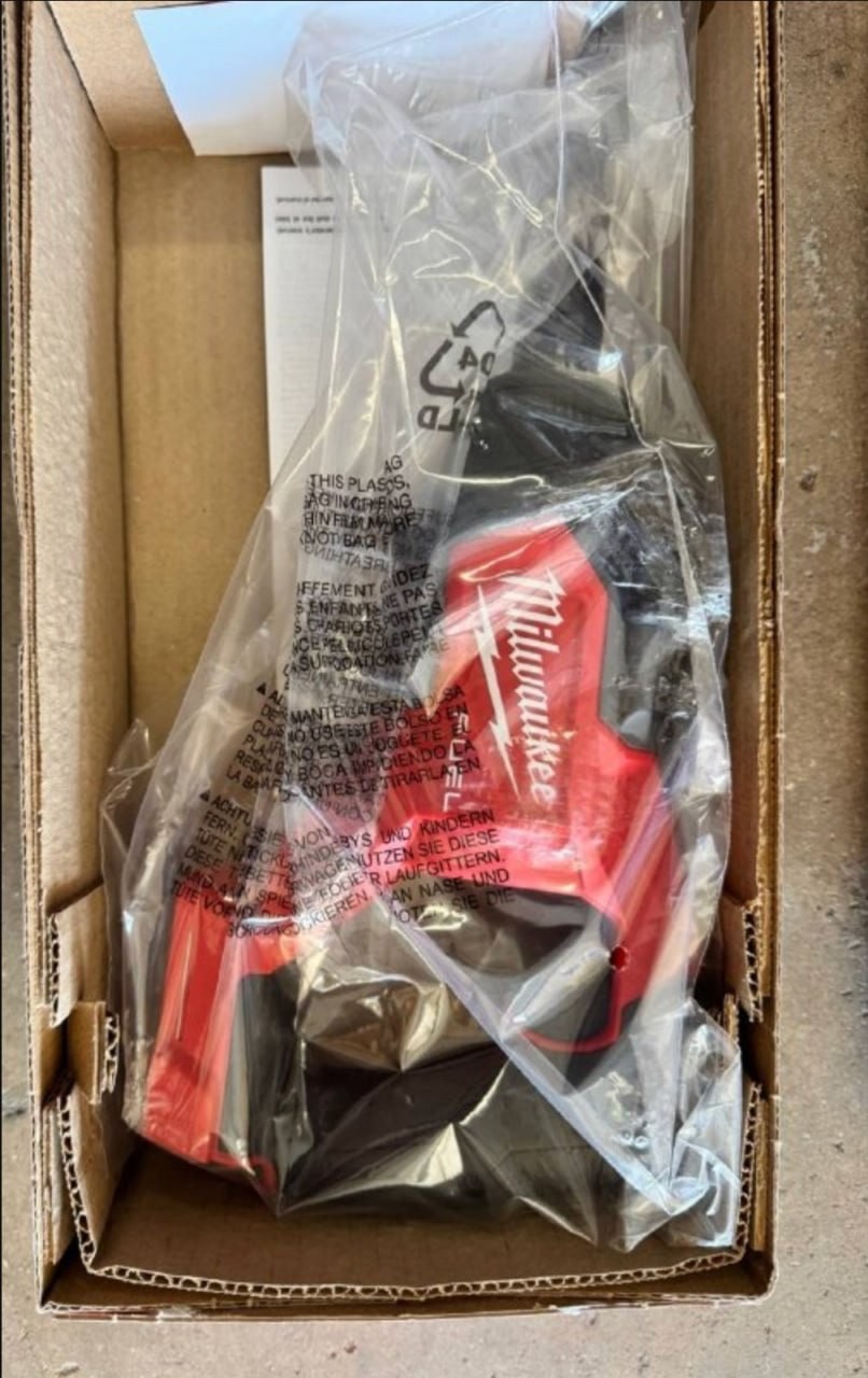 Milwaukee 2910-20 M18 4 Feet Concrete Pencil Vibrator (Bare Tool)