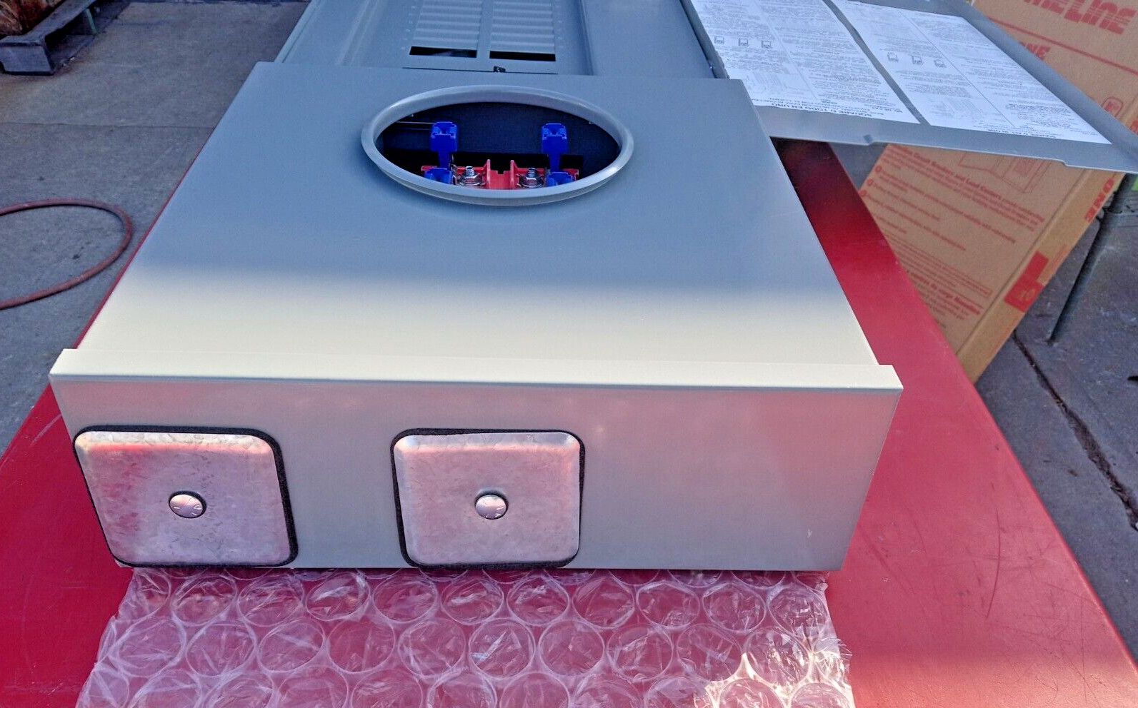 Square D Homeline 200A 20S/40C Outdoor Ring-Type Overhead Service Surface Mnt MB