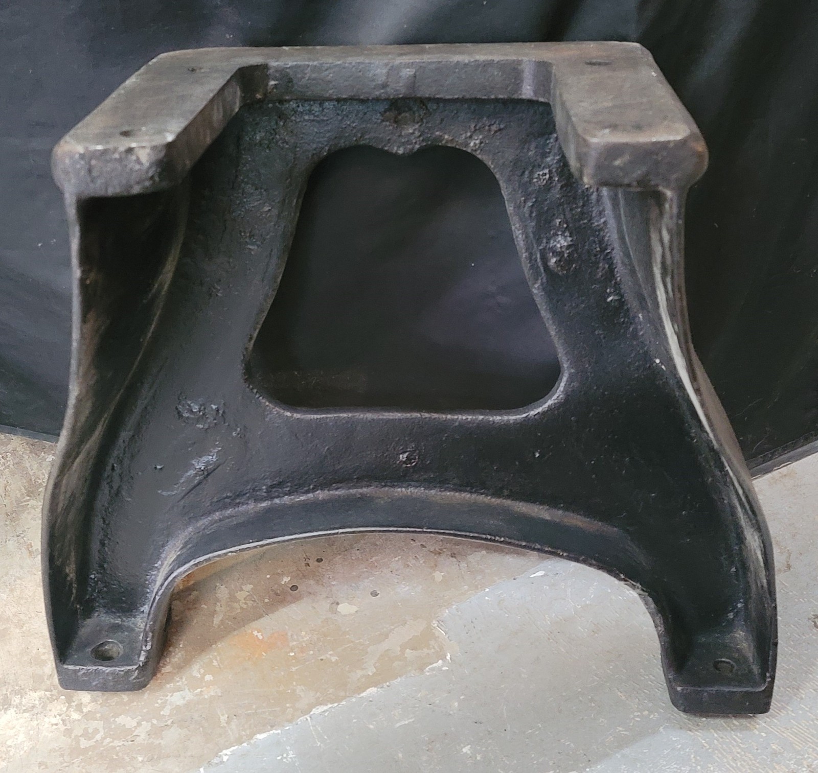 Pair of Cast Iron Factory Tapered Machine Legs 21″ T GS00689