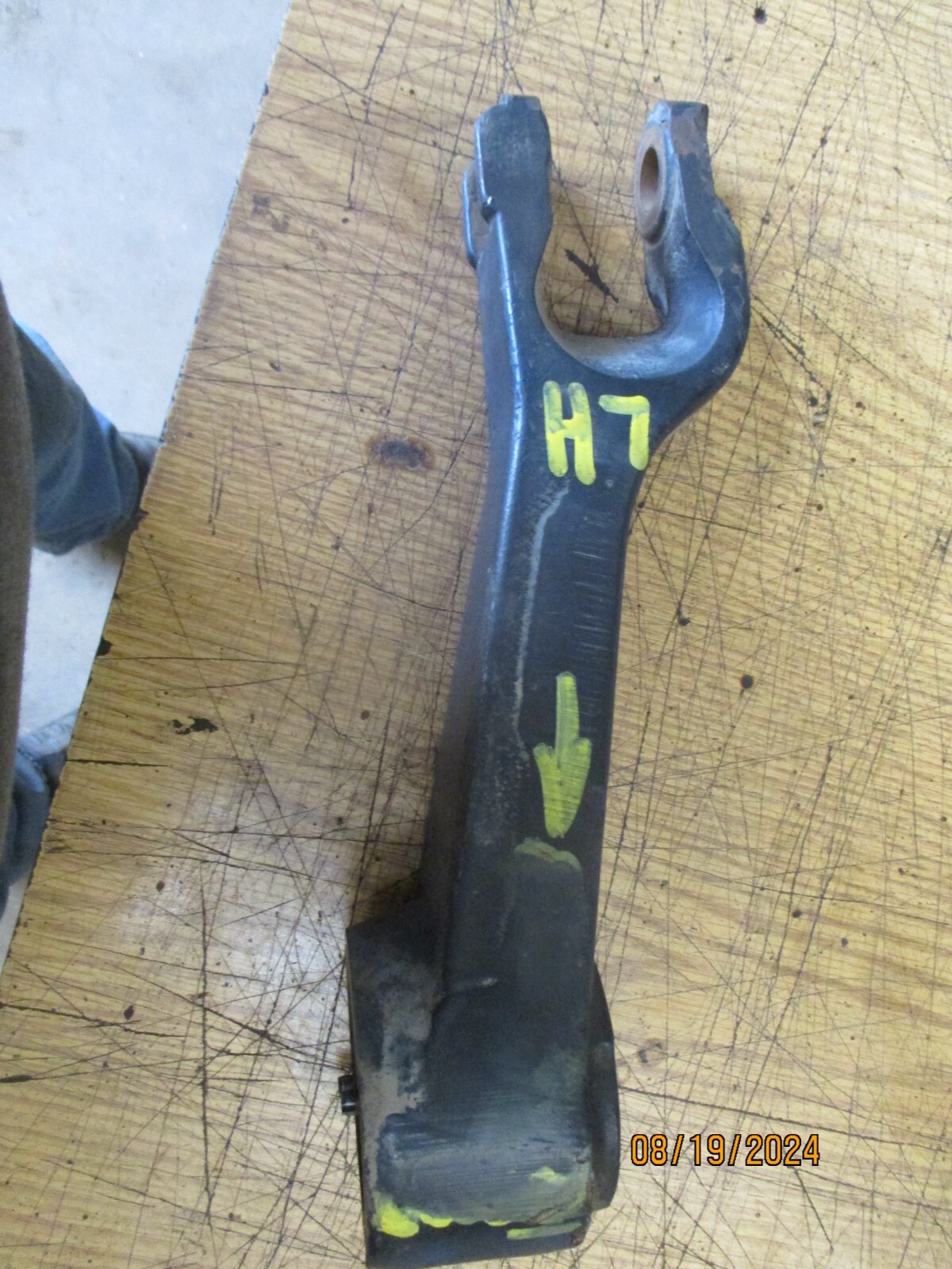 JOHN DEERE 5225 LEFT HAND LIFT ARM #R105157 USED ORIGINAL GOOD CONDITION