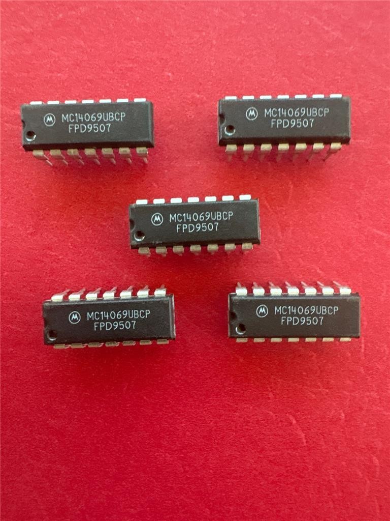 MC14069BCP 14069 Motorola Integrated Circuit Thru-Hole 16 Pin Dip (Qty 5) *NEW*