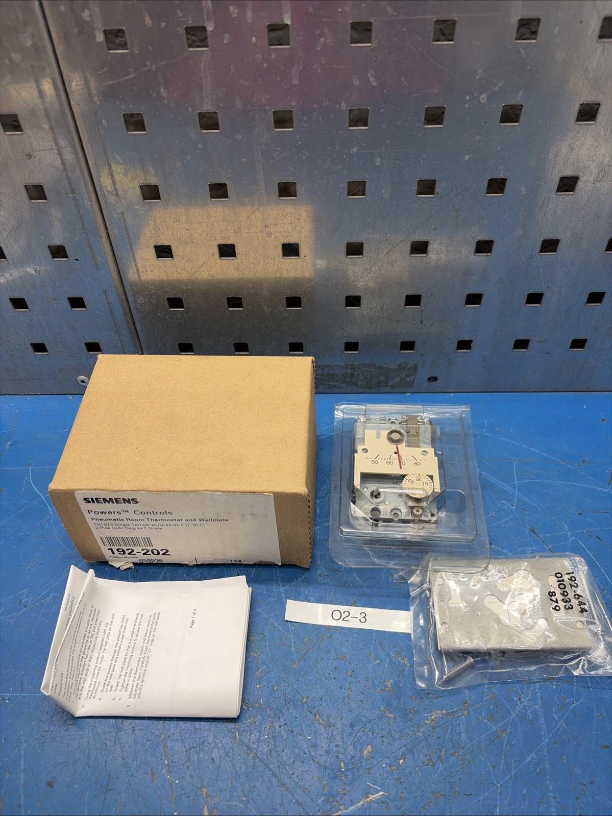 Siemens Pneumatic Mechanical Room Thermostat 192-202 Analog Wall-Mounted