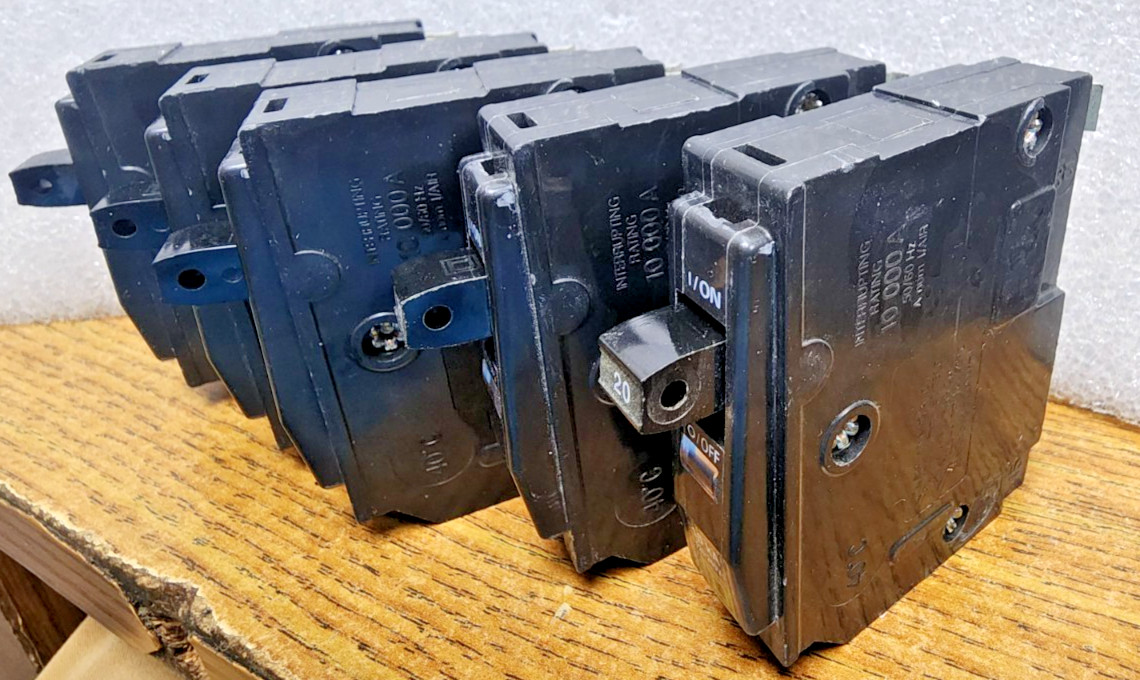 🤠 5) SQUARE D 20 AMP CIRCUIT BREAKERS 120/240 VAC 1 POLE QO120 LOT OF 5