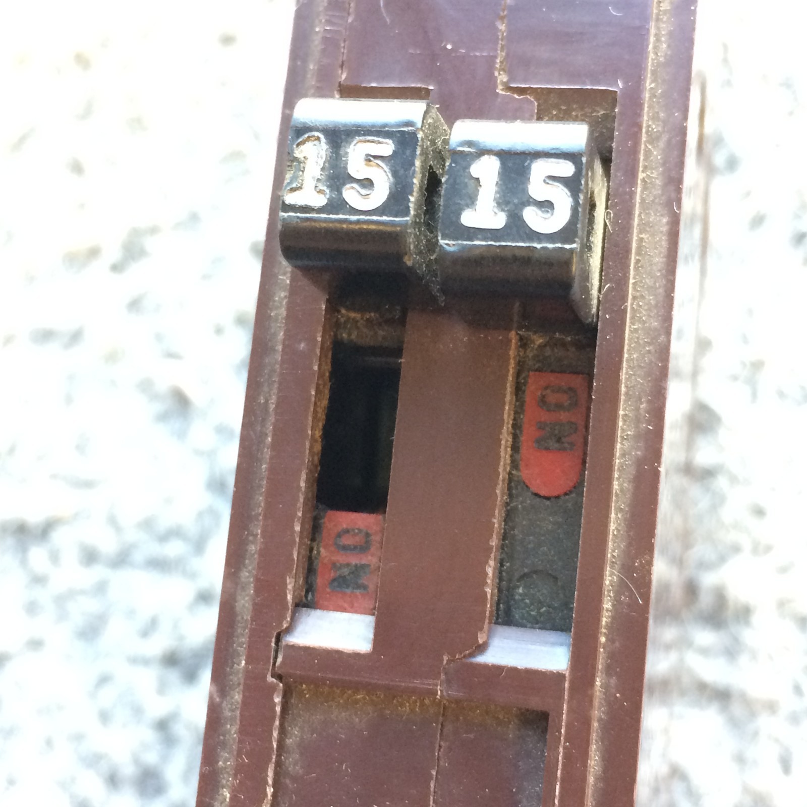 WADSWORTH B1515 A1515 TWIN BREAKER 1-POLE 15A & 1- POLE 15A WA1515 – Flaw –