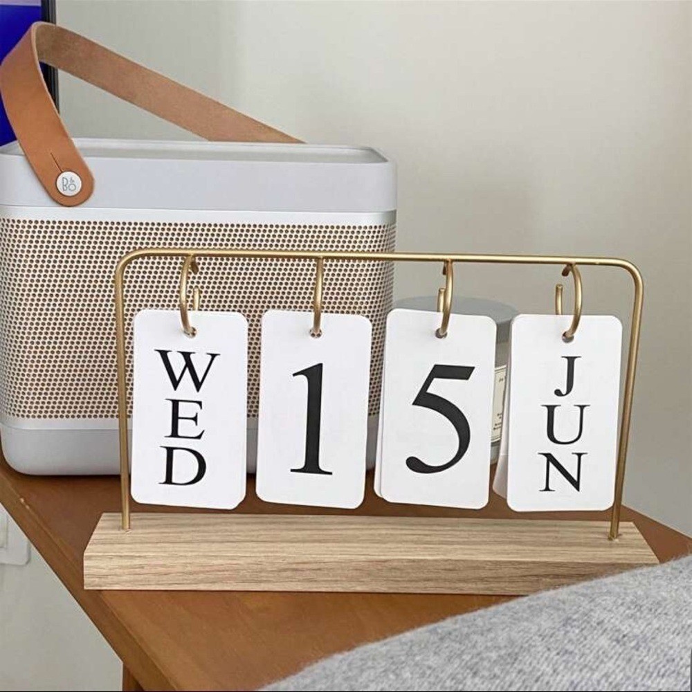 Modern Gold & Wood Perpetual Desk Calendar – Minimalist Flip Date Display