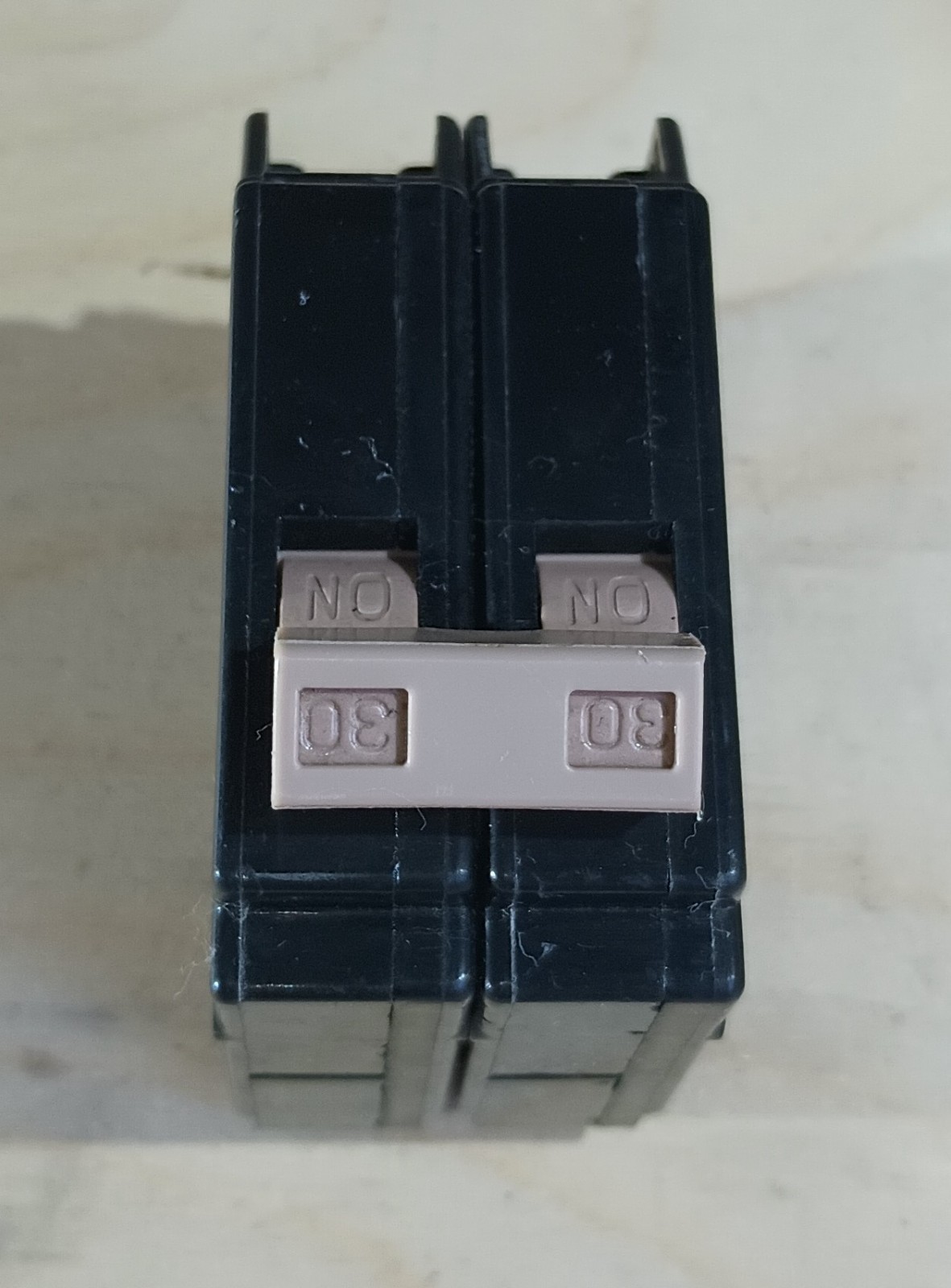 Eaton Cutler-Hammer CH230 Circuit Breaker Metal Foot