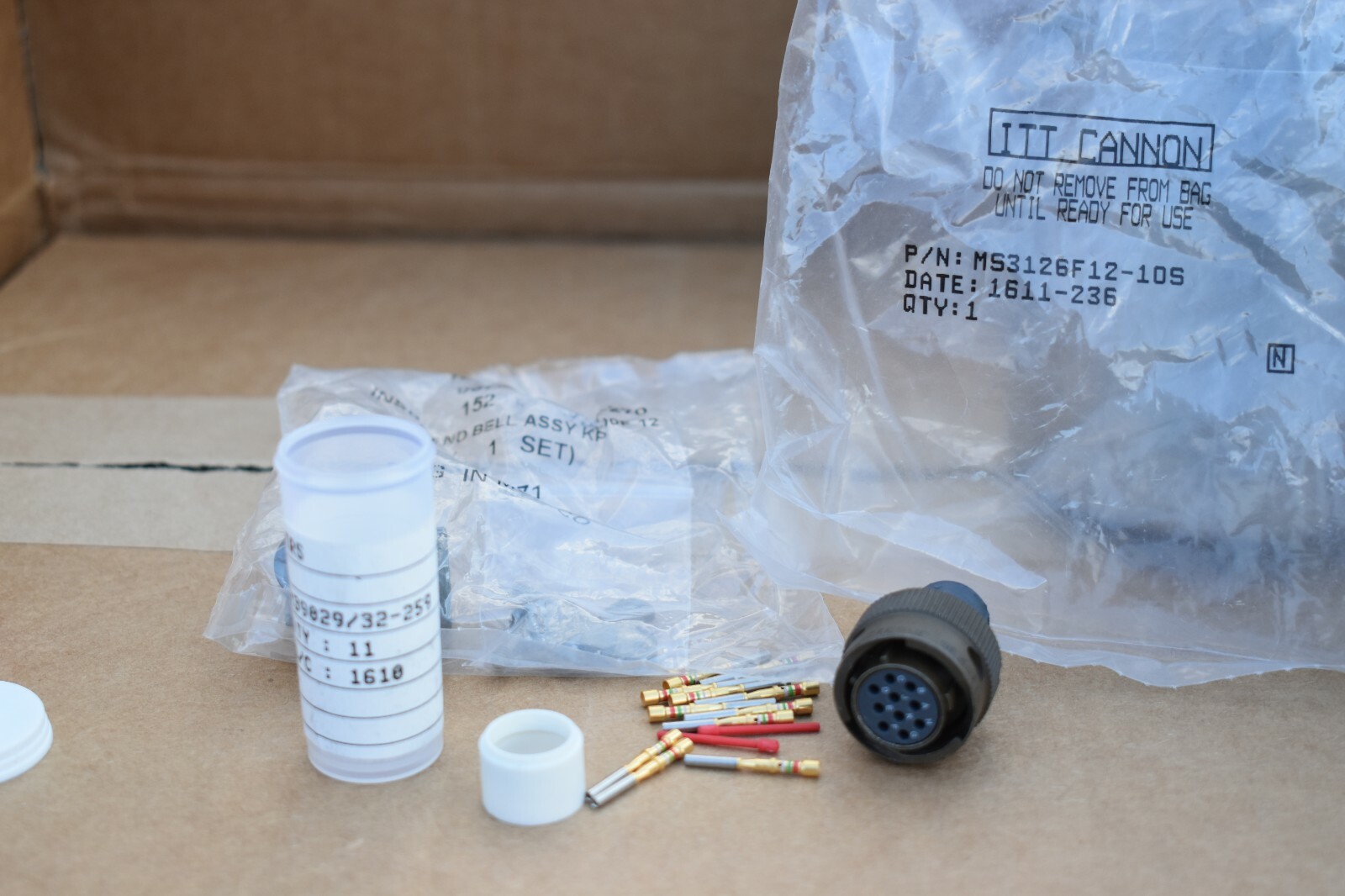 ITT Cannon MS3126F12-10S Military Connector 10 Pin connector 5935-00-731-0139