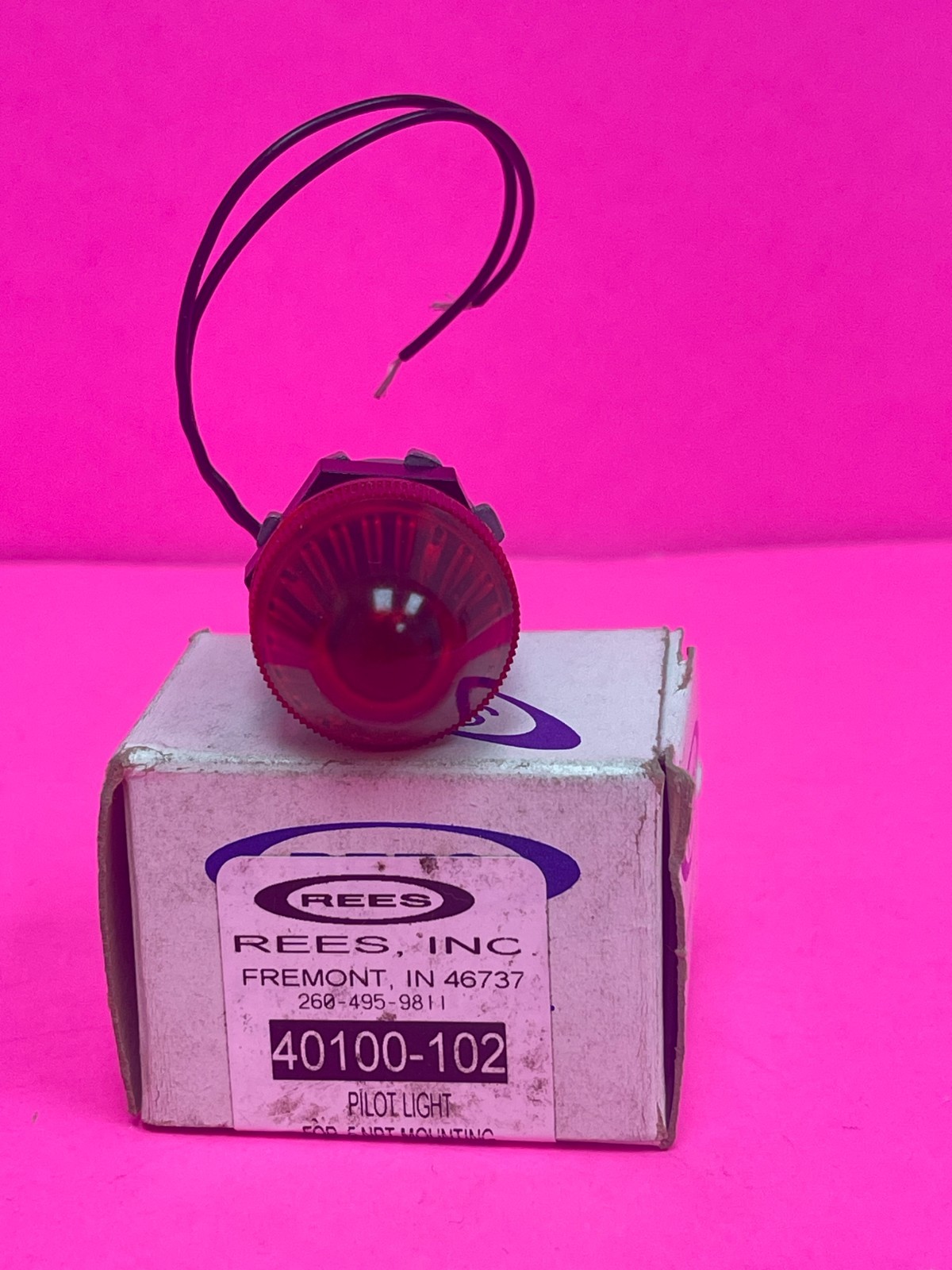 NEW Rees 40100-002 Pilot light for 1/2 NPT Mounting 120 Volt AC/DC Red Lens