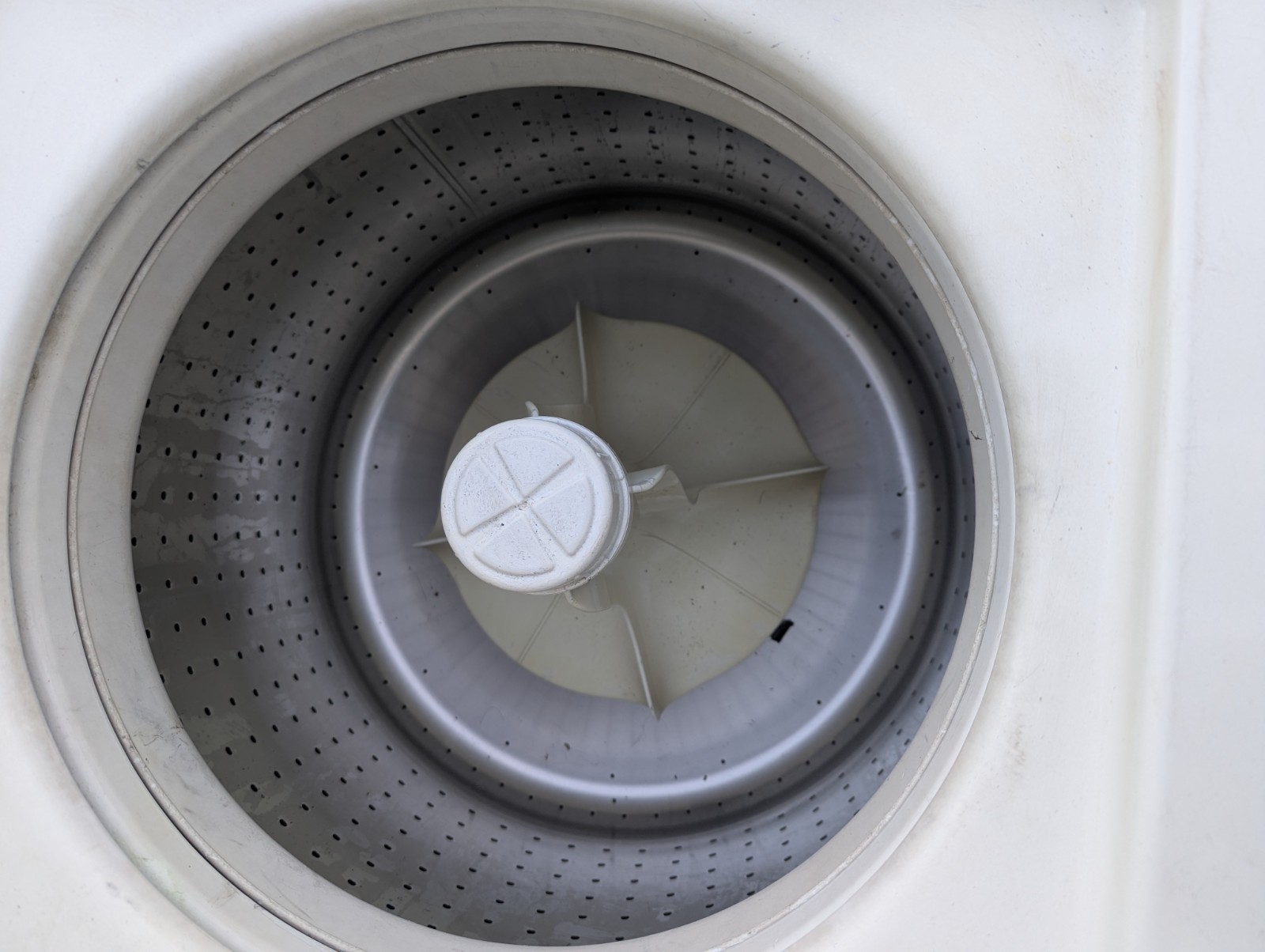 Speed Queen Commercial Coin Op Top Load Washer 1PH 120V 60HZ – Digital Coin Drop