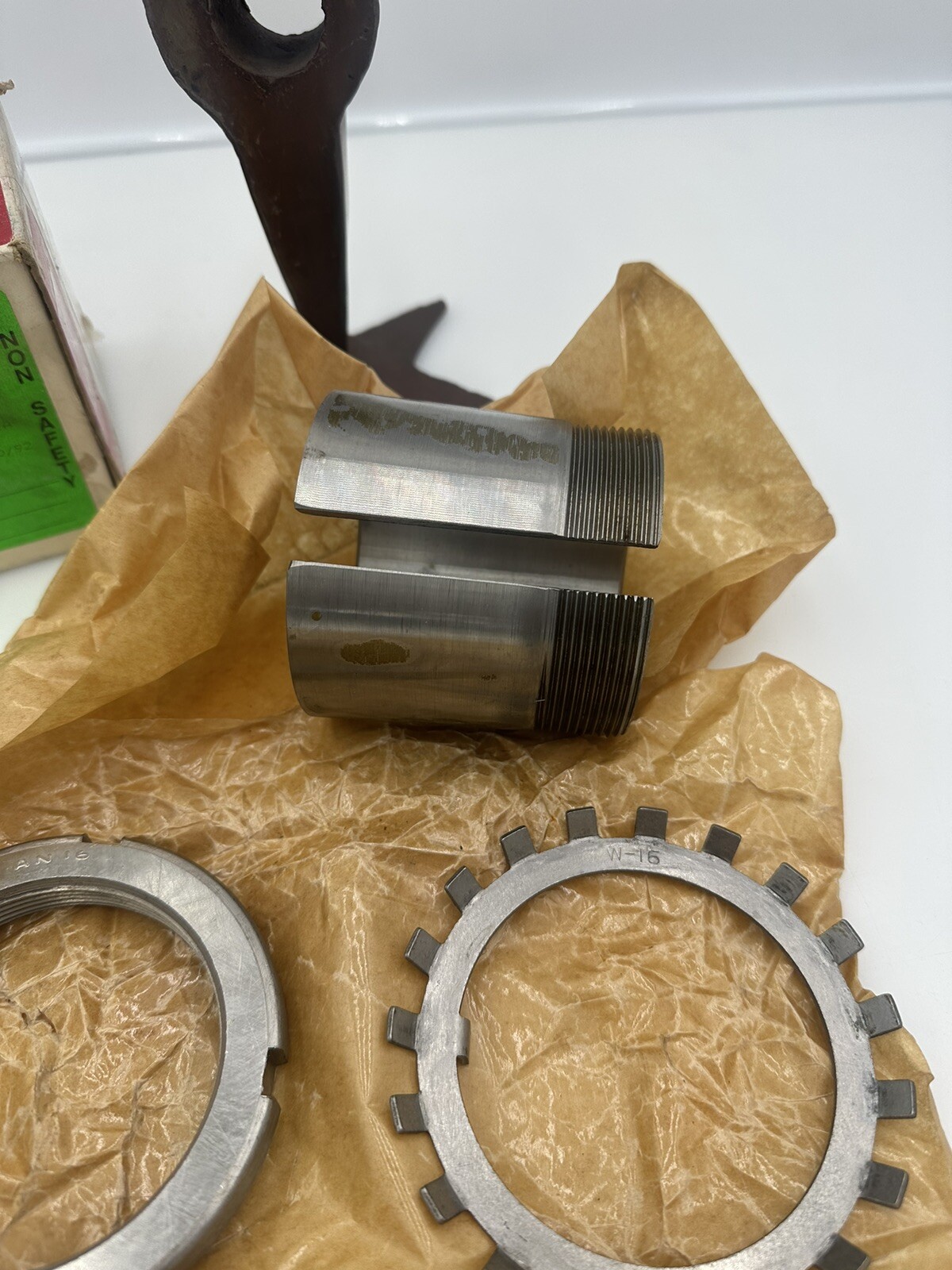SKF SNW 16 X 2-11/16 Adapter Sleeve Assembly 3.137-12-Thread 2-1/16″Bore NEW OEM
