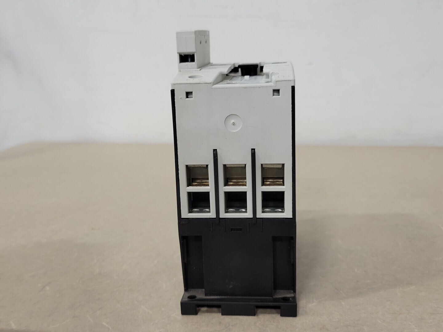 Eaton XTCE040DS1A 40 Amp, 3 Pole, 1NO+1NC, 110/120 VAC Coil Contactor – Parts