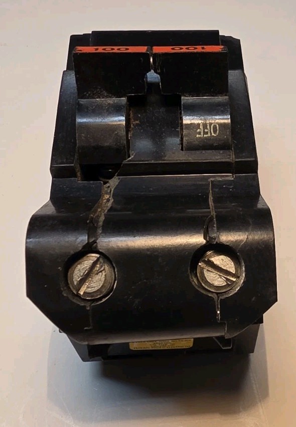 Federal Pacific CTL Type NA 2 Pole 100 Amp Stab Lok Circuit Breaker – Small Chip