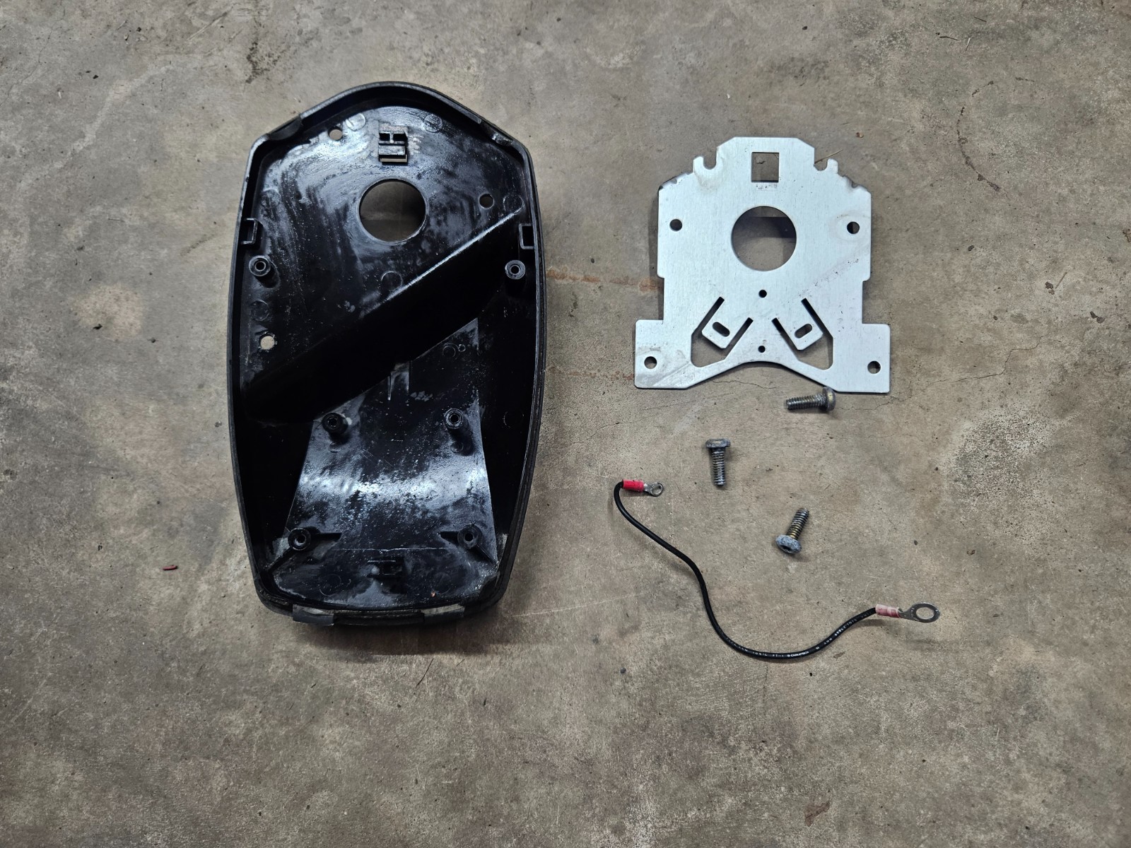 Federal Signal Vision / Vector Lightbar Drivers Side Pod Base Assembly Z8572004C