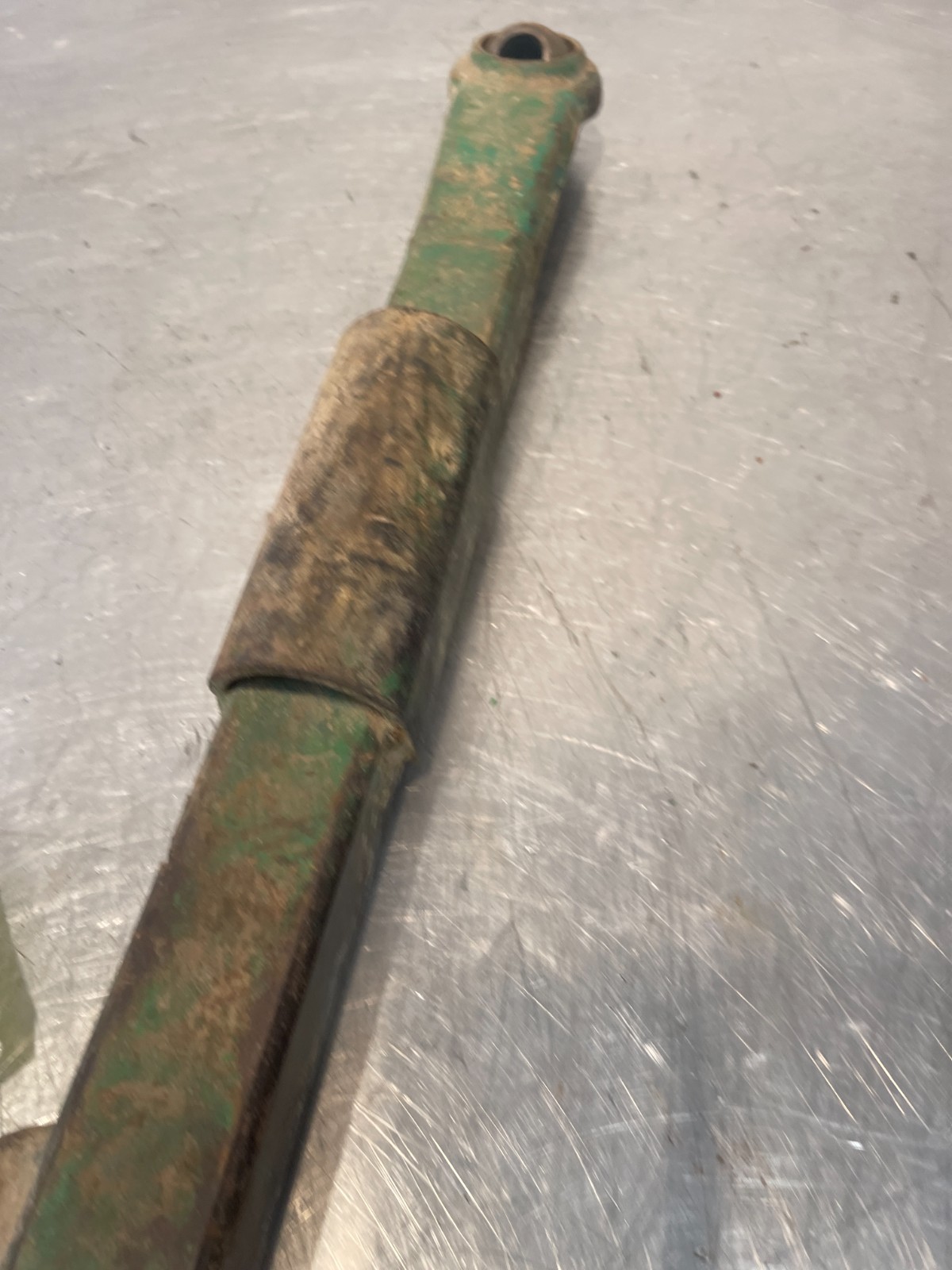 John Deere Tractor Lower 3pt Hydraulic Lift Arm F2687R