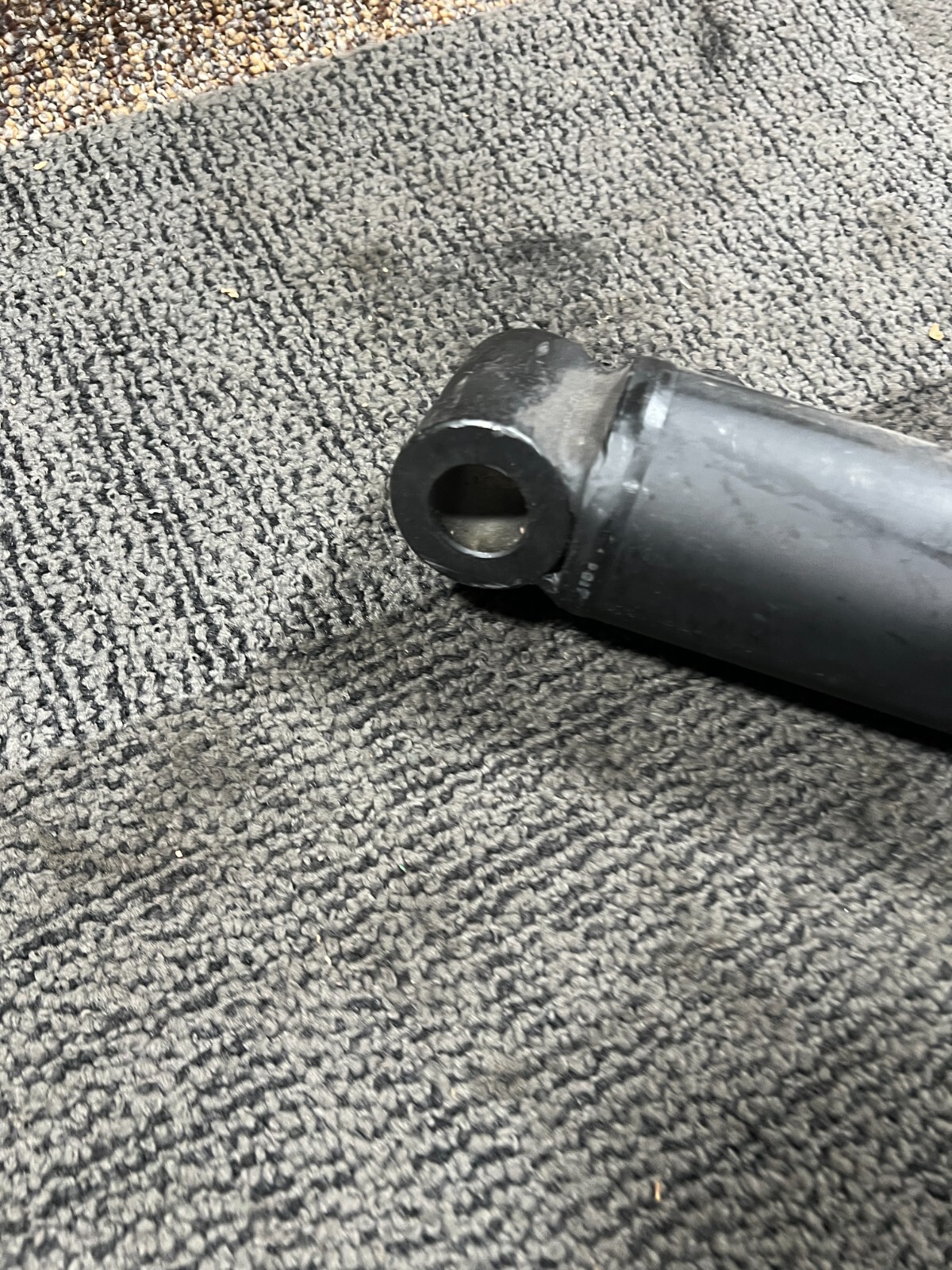 Welded Hydraulic Cylinder 2.89″ OD x 23.5″ Retracted x 1.22″Rod 2500psi 1808890A