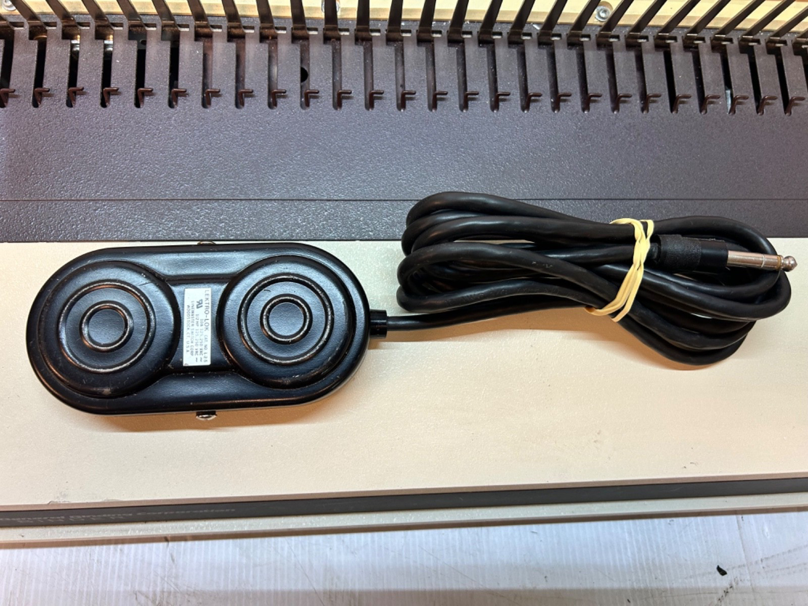 GBC Electric Binder 110EB-2, 173-W 60Hz 2-A 1-Phase 115V USA Commercial T01018