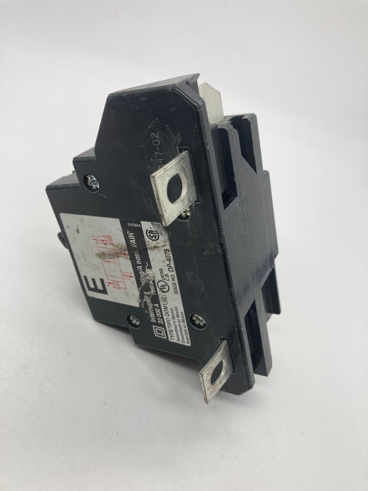 Square D QOM100VH8106 22kA 2Pole 100A 120/240V QOM1 Bolt On Main Circuit Breaker