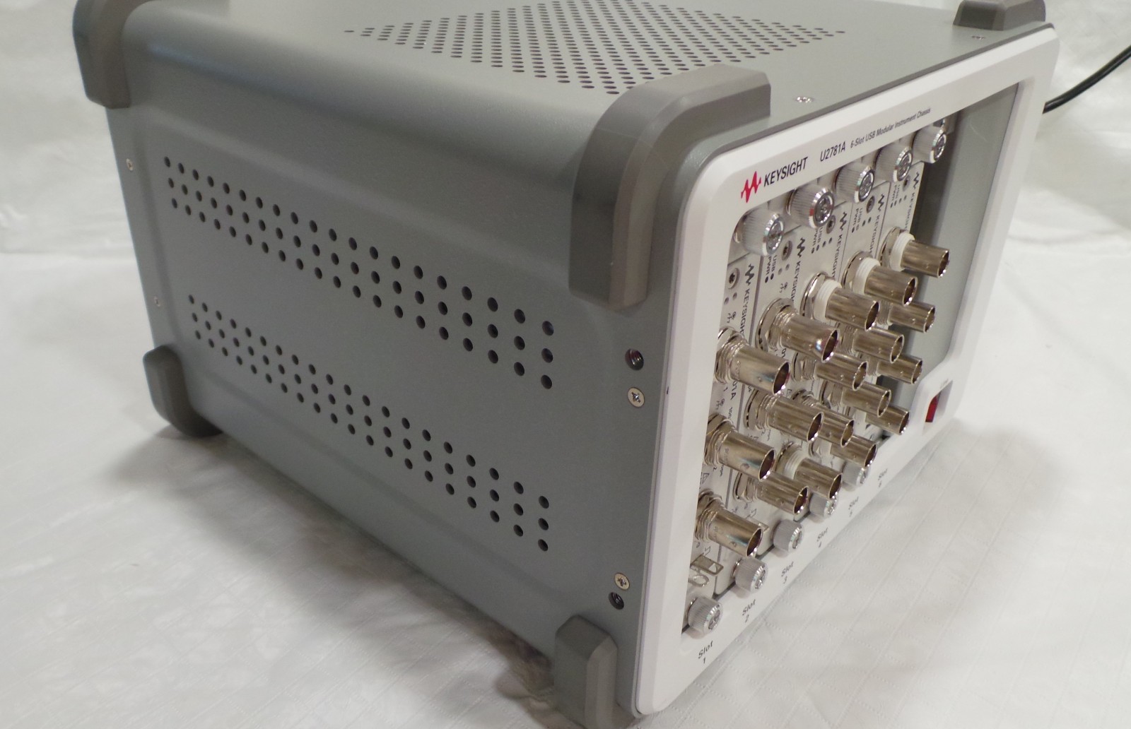 KEYSIGHT ** Loaded** Chassis U2781A with Multiple U2761A and U2701A