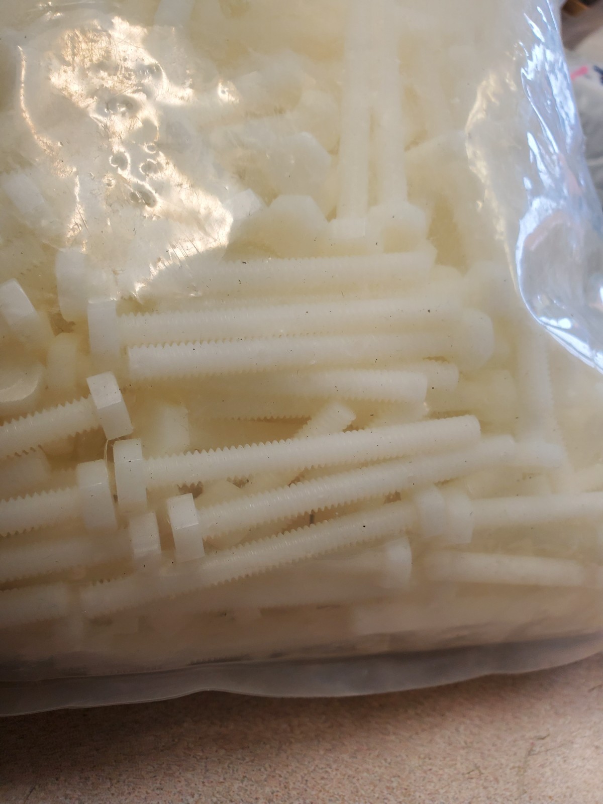 Bolt Depot Tap bolts Nylon 6/6, 1/4″-20 x 2-1/2″ bag of 1000 Nylon Bolts