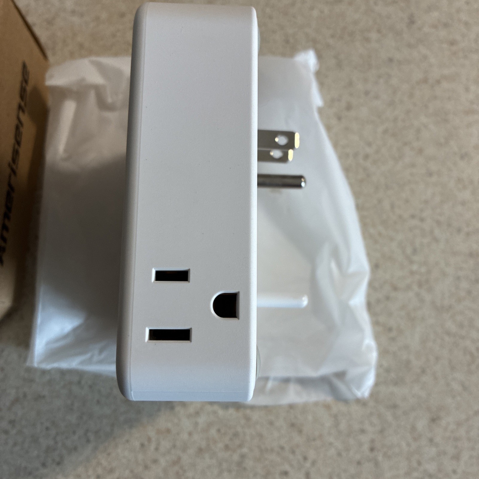 Multi Plug Outlet Extender with USB, Amerisense No surge protector, White