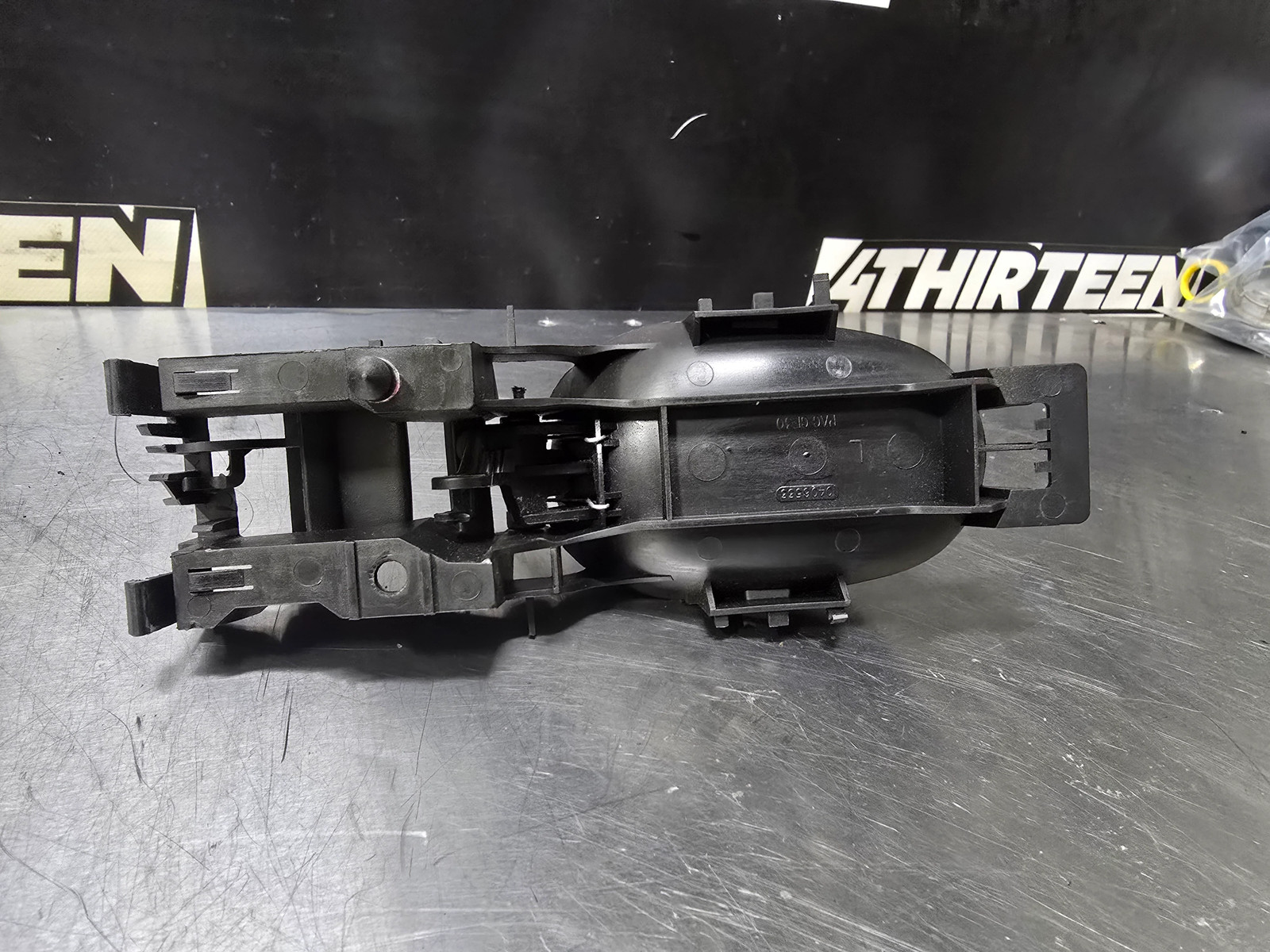 97-04 CORVETTE C5 LEFT HAND DRIVERS SIDE INTERIOR DOOR HANDLE 10406533 #N2