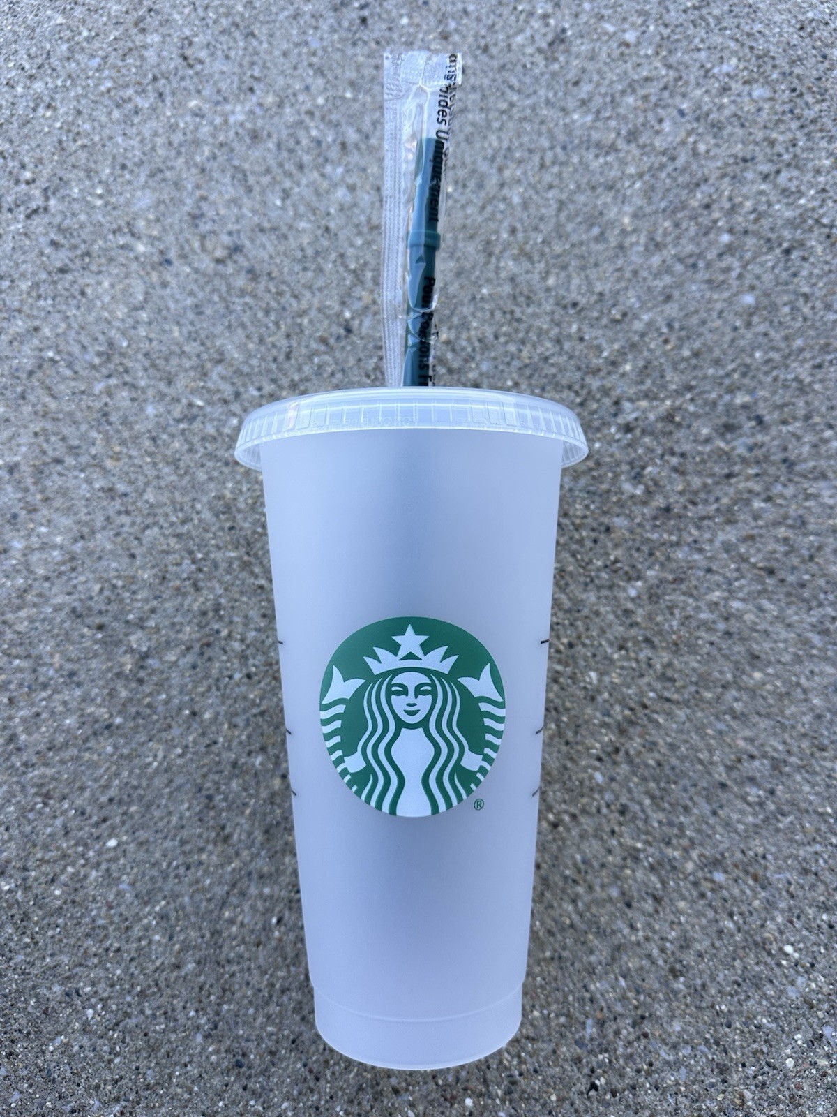 Starbucks 24 fl oz / 709 mL PET Plastic Cold Cup w/ Lid & Straw WA-98134