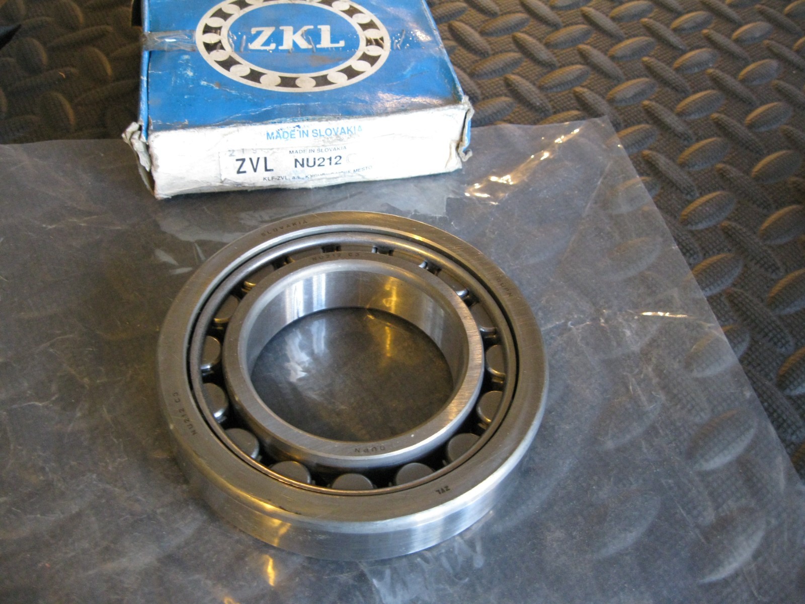 ZVL NU212 Bearing made in Slovakia