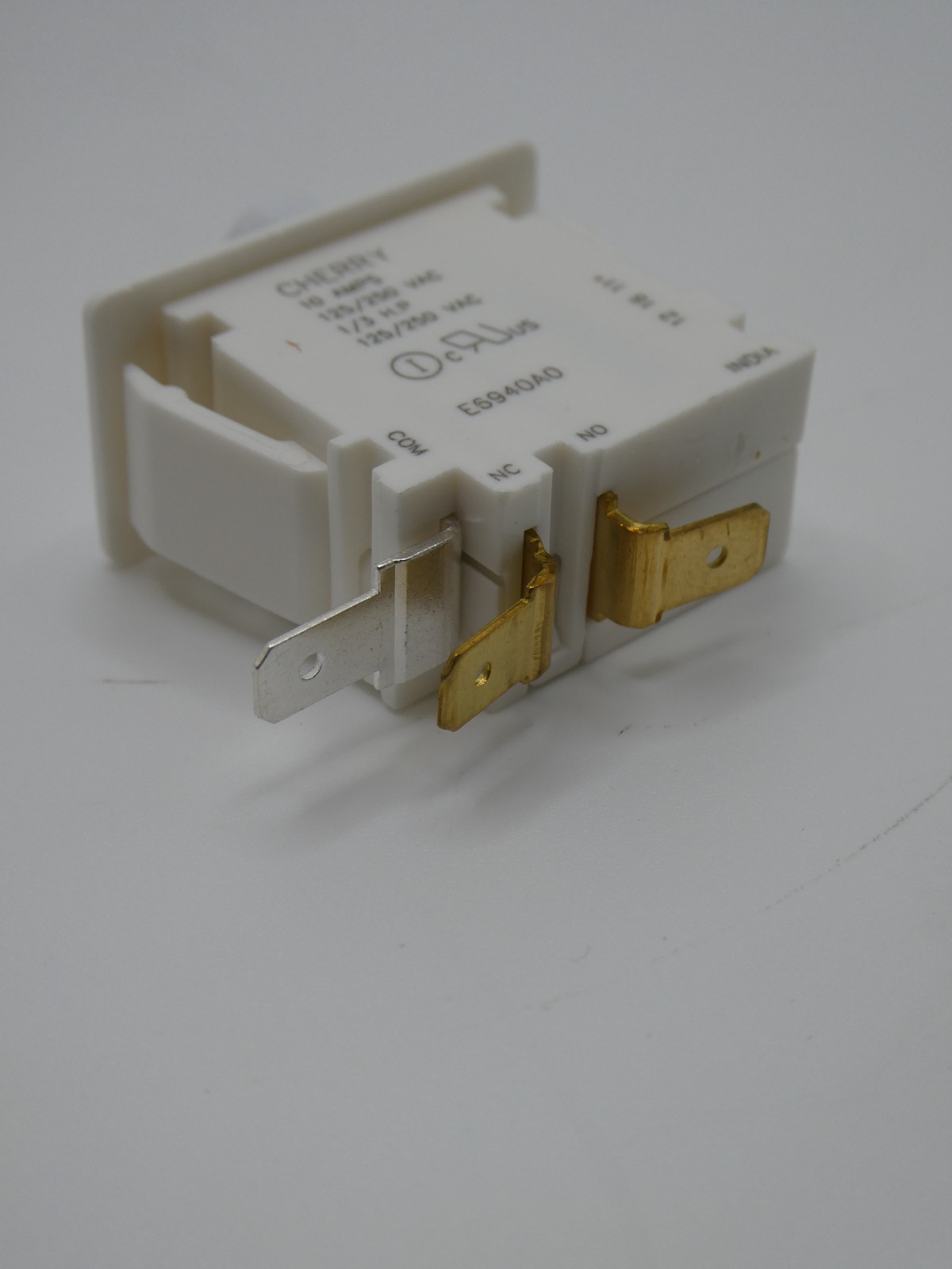 Cherry, Snap-In Panel Mount, Momentary E69-40A, SPDT 10A@250VAC «Lot of 4»